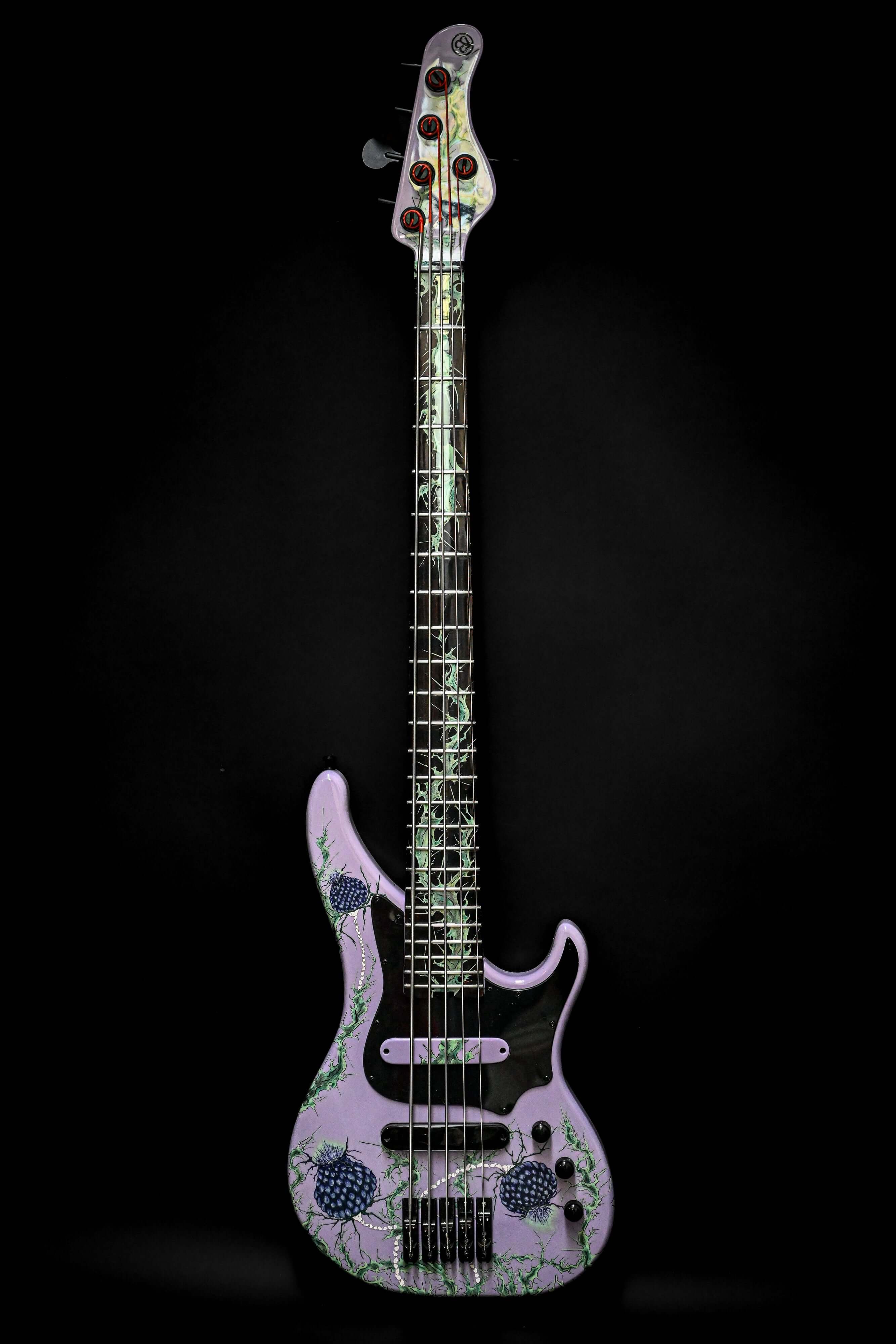 Vēa 5 - Belforti 出品的经典贝斯吉他,是一款设计独特、音色卓越的定制高端奢华精品乐器。