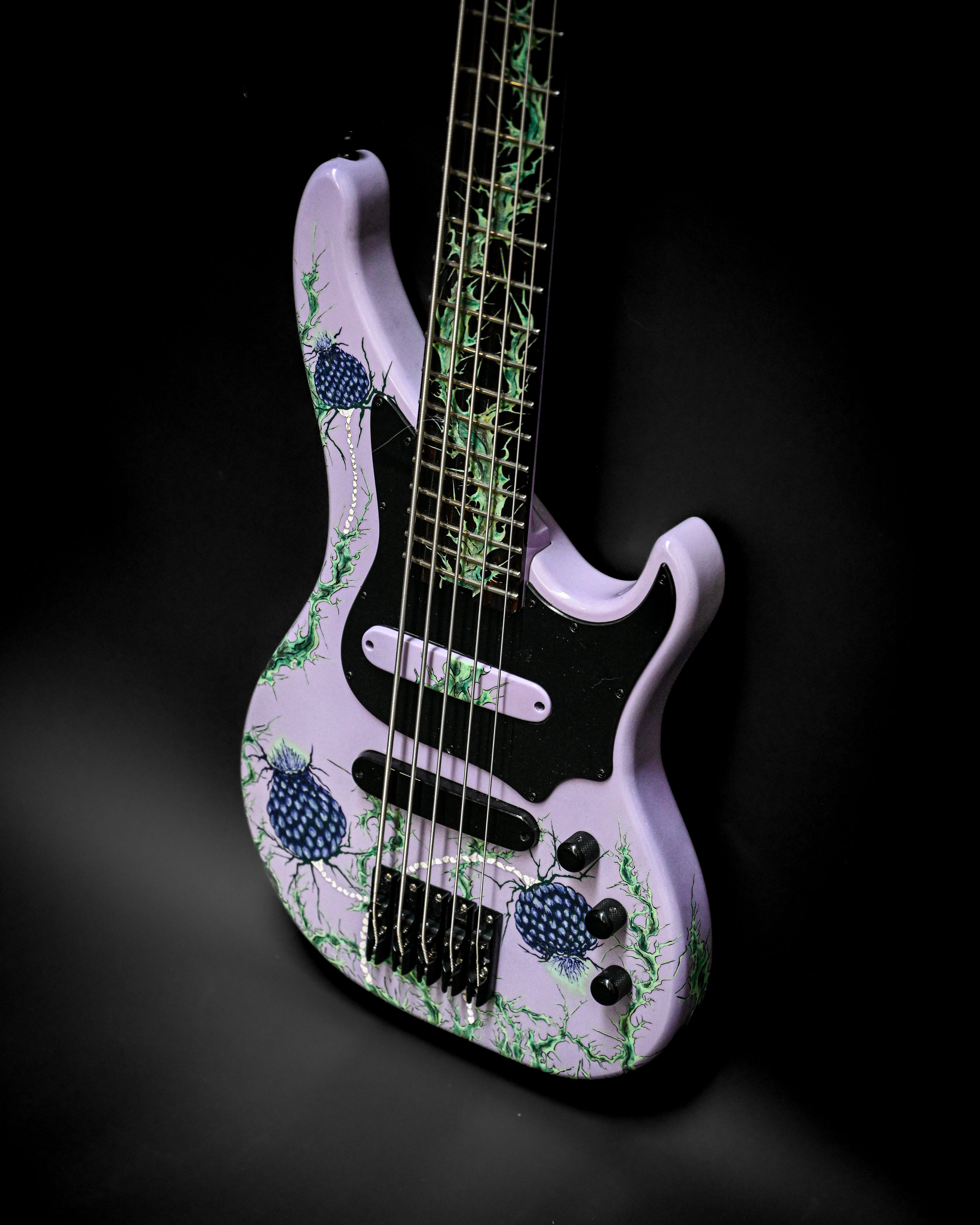 Vēa 5 - Essential luxury bass guitar by Belforti, showcasing high-end design, custom detailing, and boutique craftsmanship.