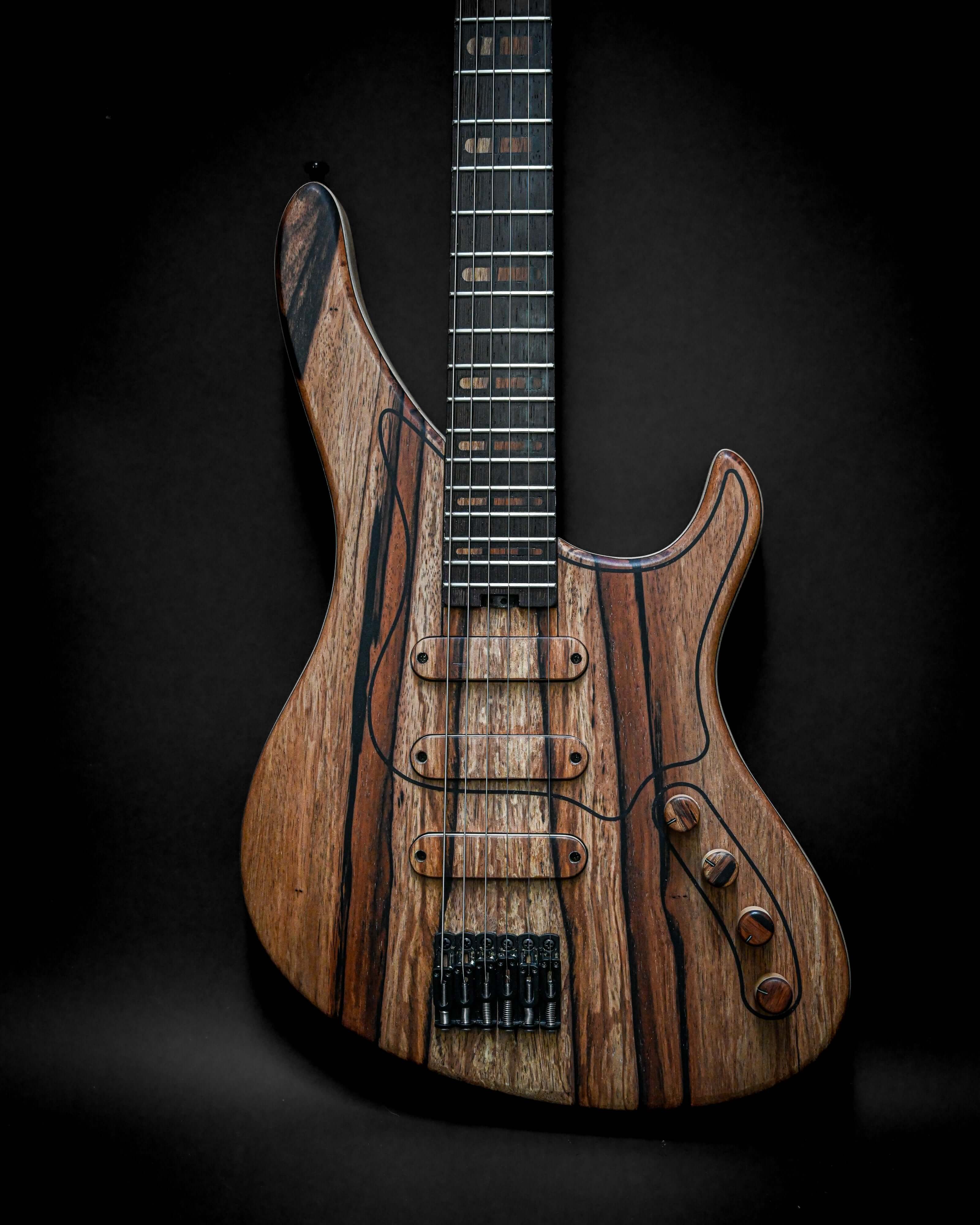 Sarā 6 - Masterbuilt custom electric guitar with a rich wood grain finish, designed for high performance and precision by Belforti.