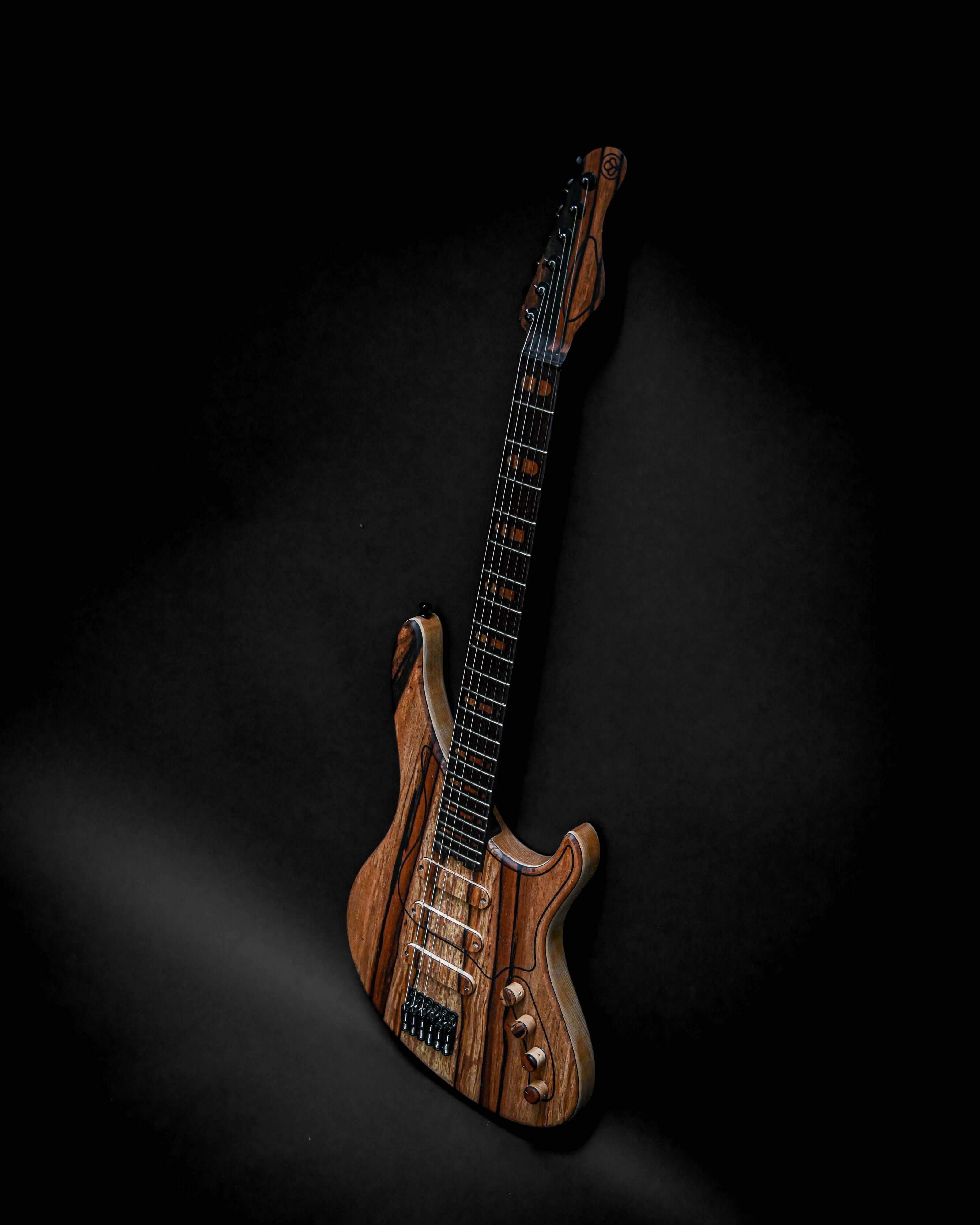 Sarā 6——Masterbuilt定制电吉他,采用顶级音色木材和专属硬件打造,呈现出卓越的工艺与性能。