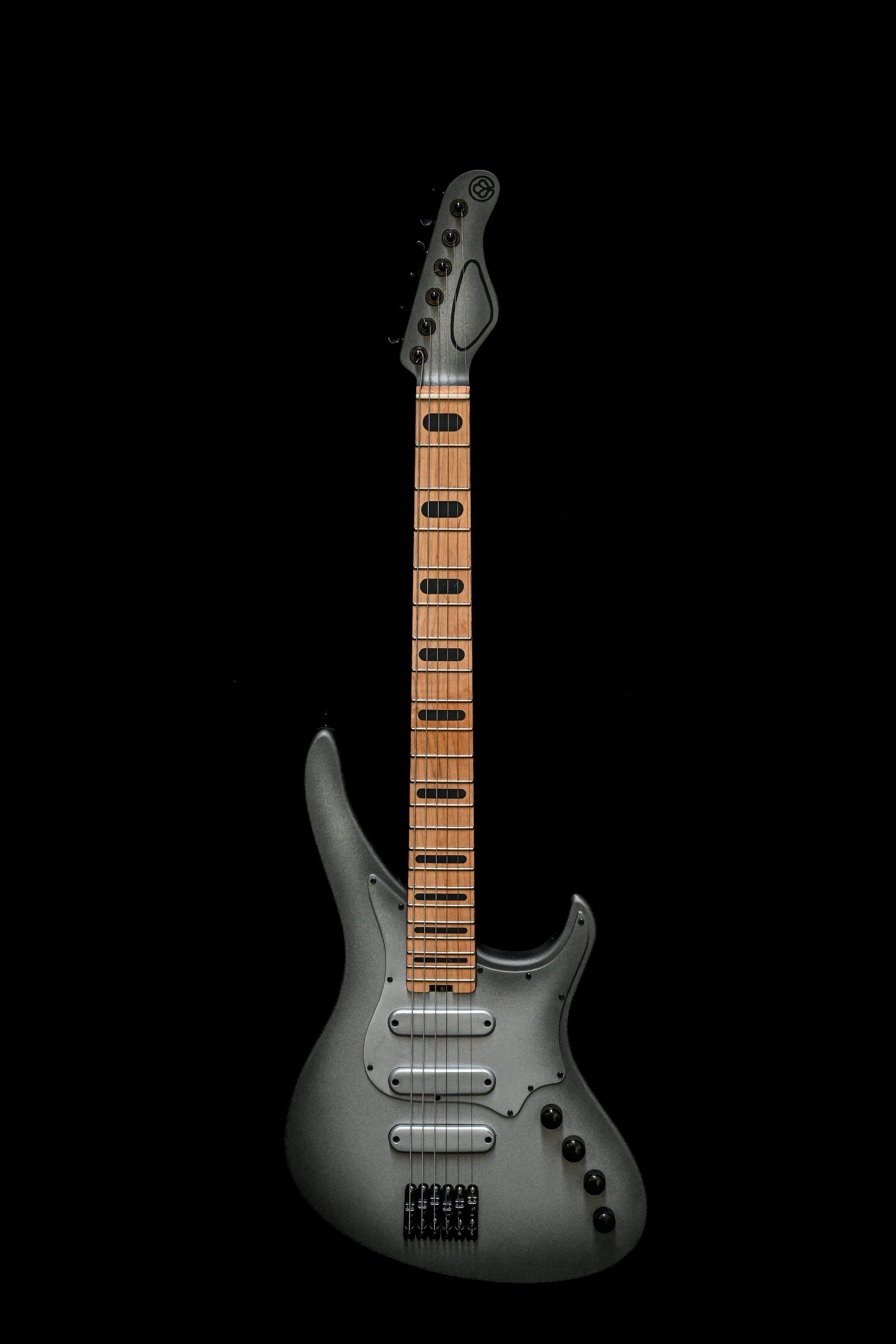Sarā 6 - Essential custom electric guitar, black finish, full view