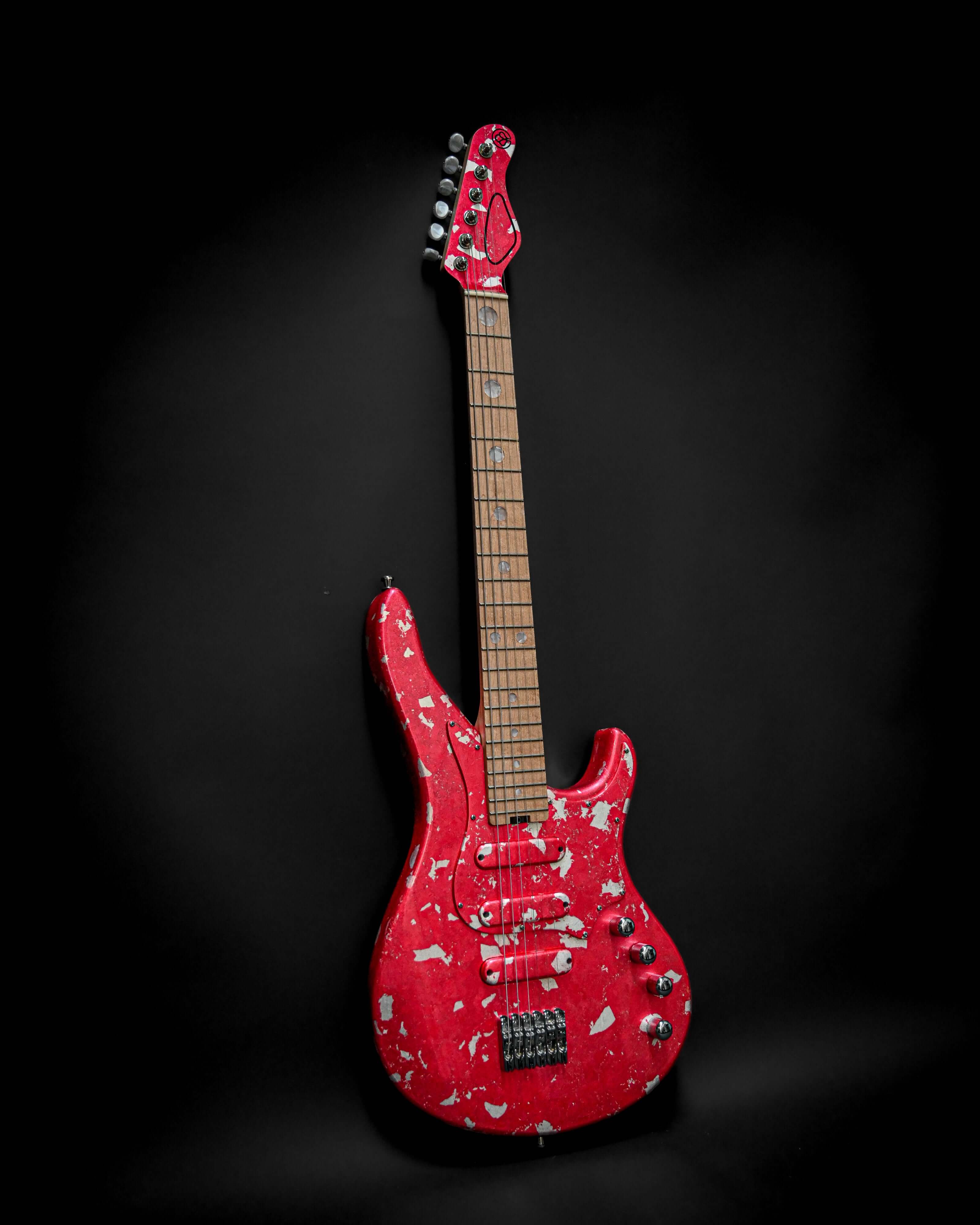 Yatē 6 - Essential - Kurenai custom electric guitar in red with unique pattern and reliable hardware for professional playability.