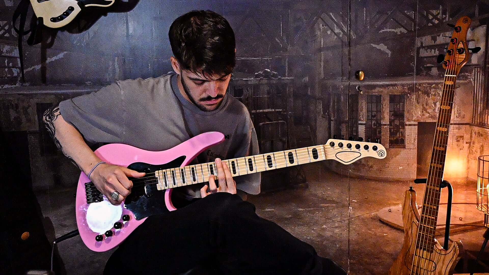 Paul Guihard, jazz guitarist playing on a Belforti E5 in the Belforti Showroom in Paris France