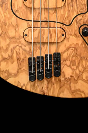 riviera headless bass bridge on a belforti M1 Bass 4 strings with olive top