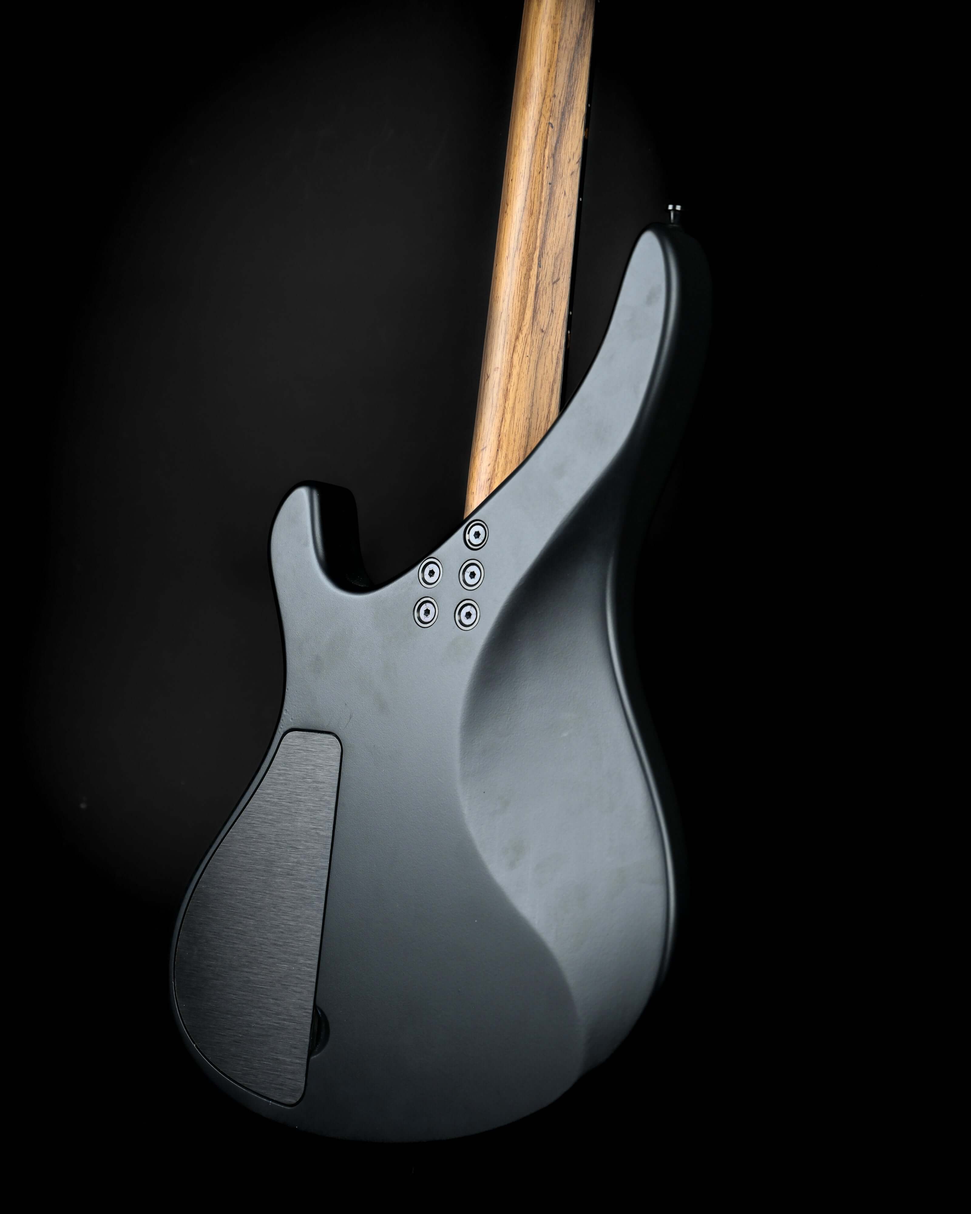 Belforti Sarā 6 - Essential 电吉他背面视图,这是一款采用高端工艺和精选音木打造的精品定制电吉他。