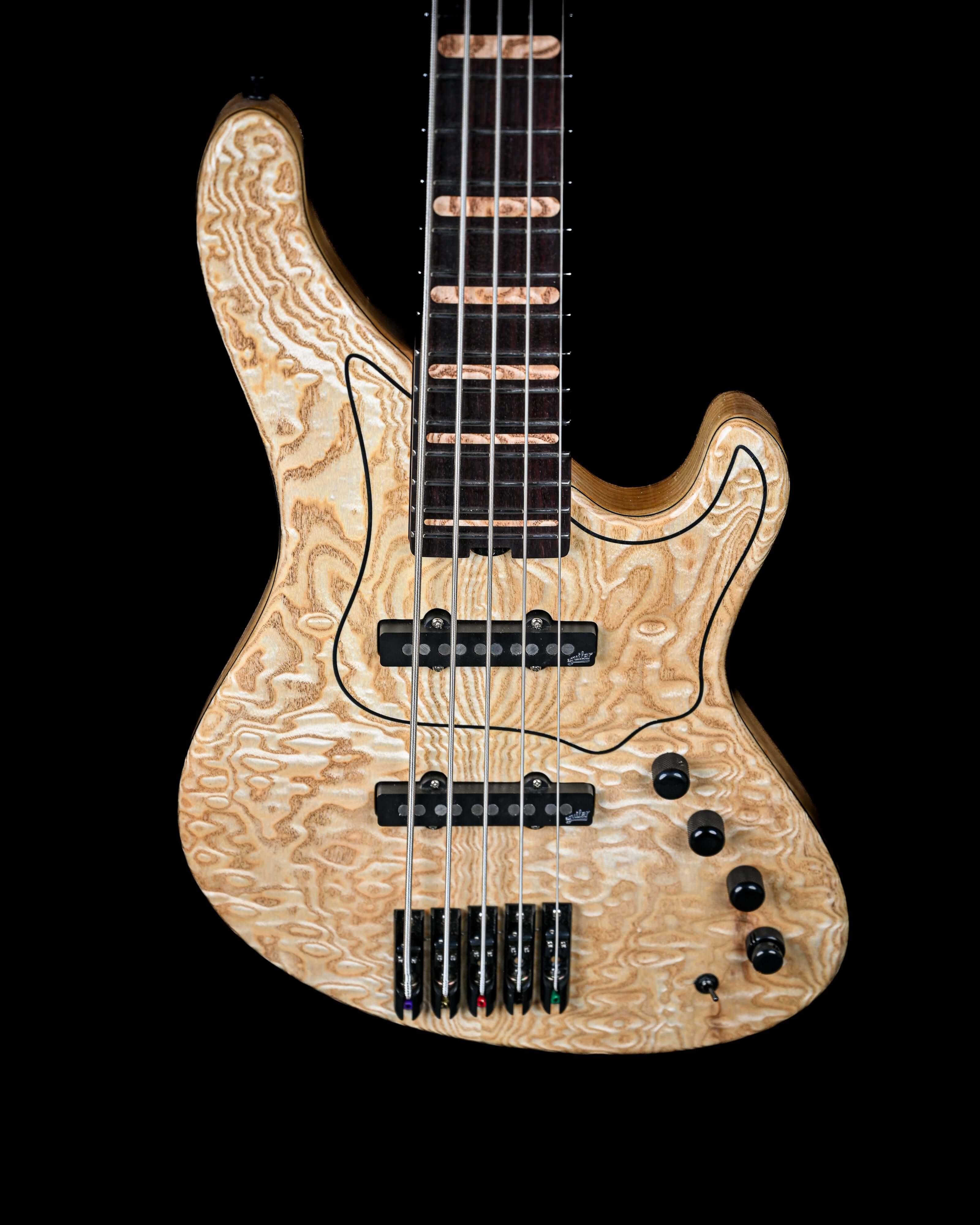 Marē 5——Belforti出品的Masterbuilt高端精品贝斯,专为音乐人打造,采用定制设计与顶级音色木材。