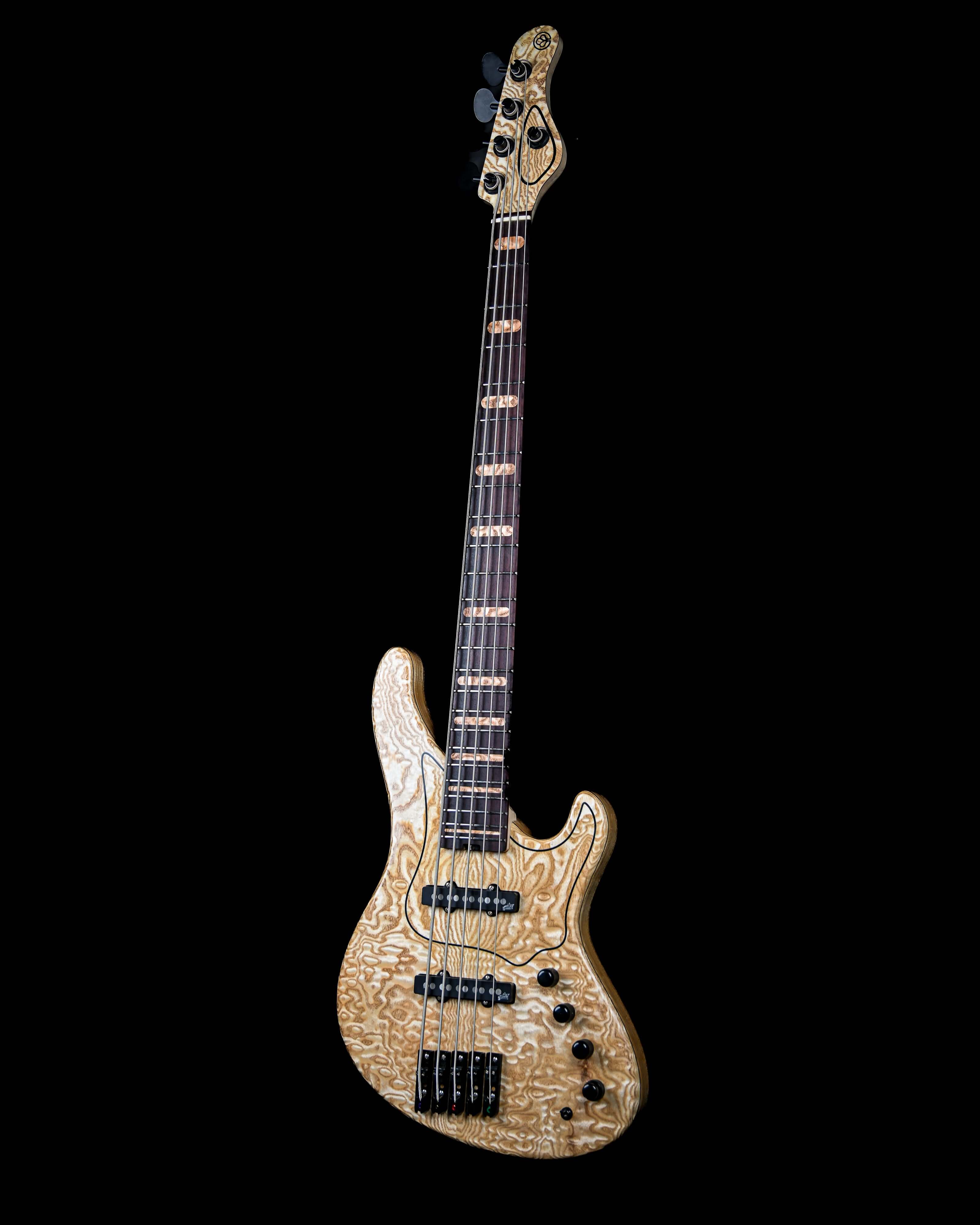 Marē 5——由Belforti打造的Masterbuilt定制精品高端贝斯吉他,采用顶级音色木材和量身定制的硬件。