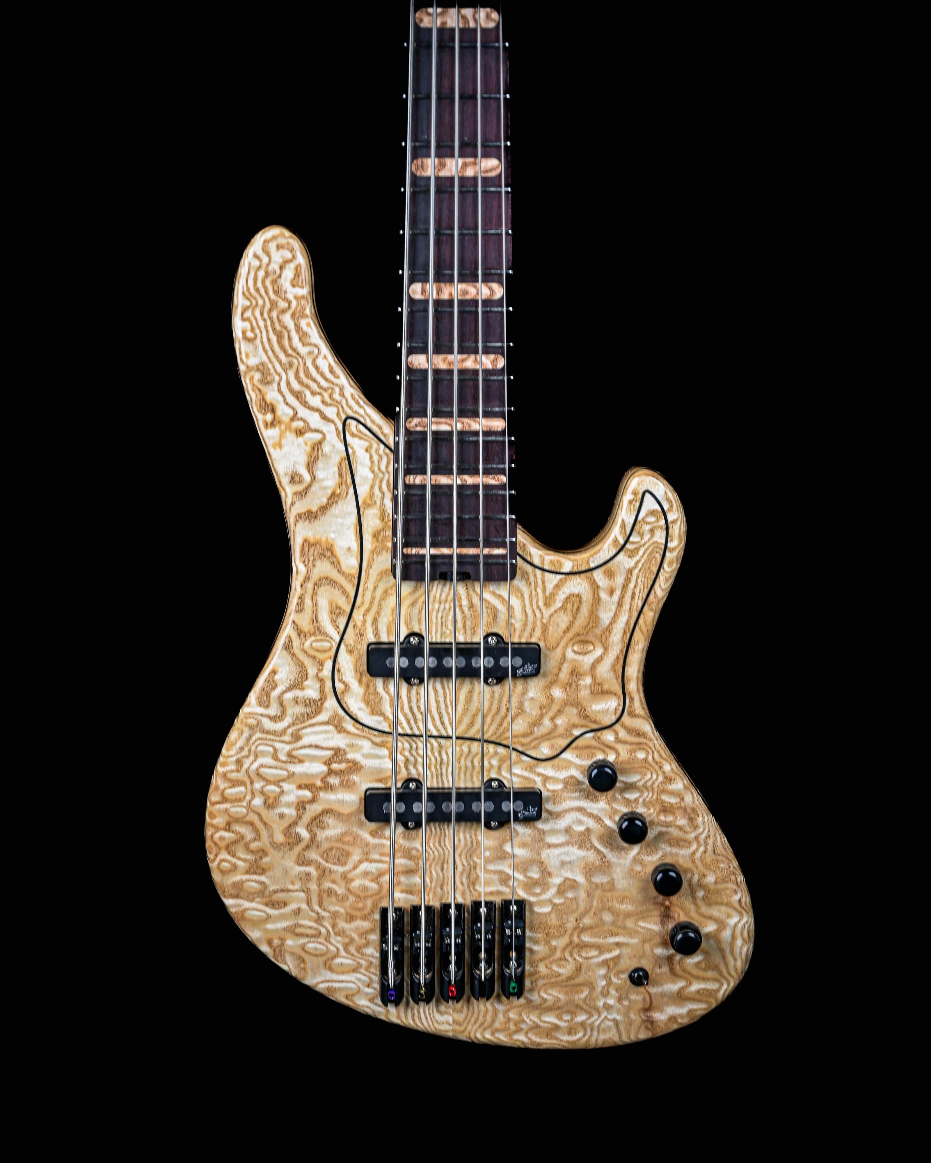 Marē 5——Belforti出品的Masterbuilt高端贝斯吉他,采用定制精品设计,选用顶级音色木材和量身定制的硬件。