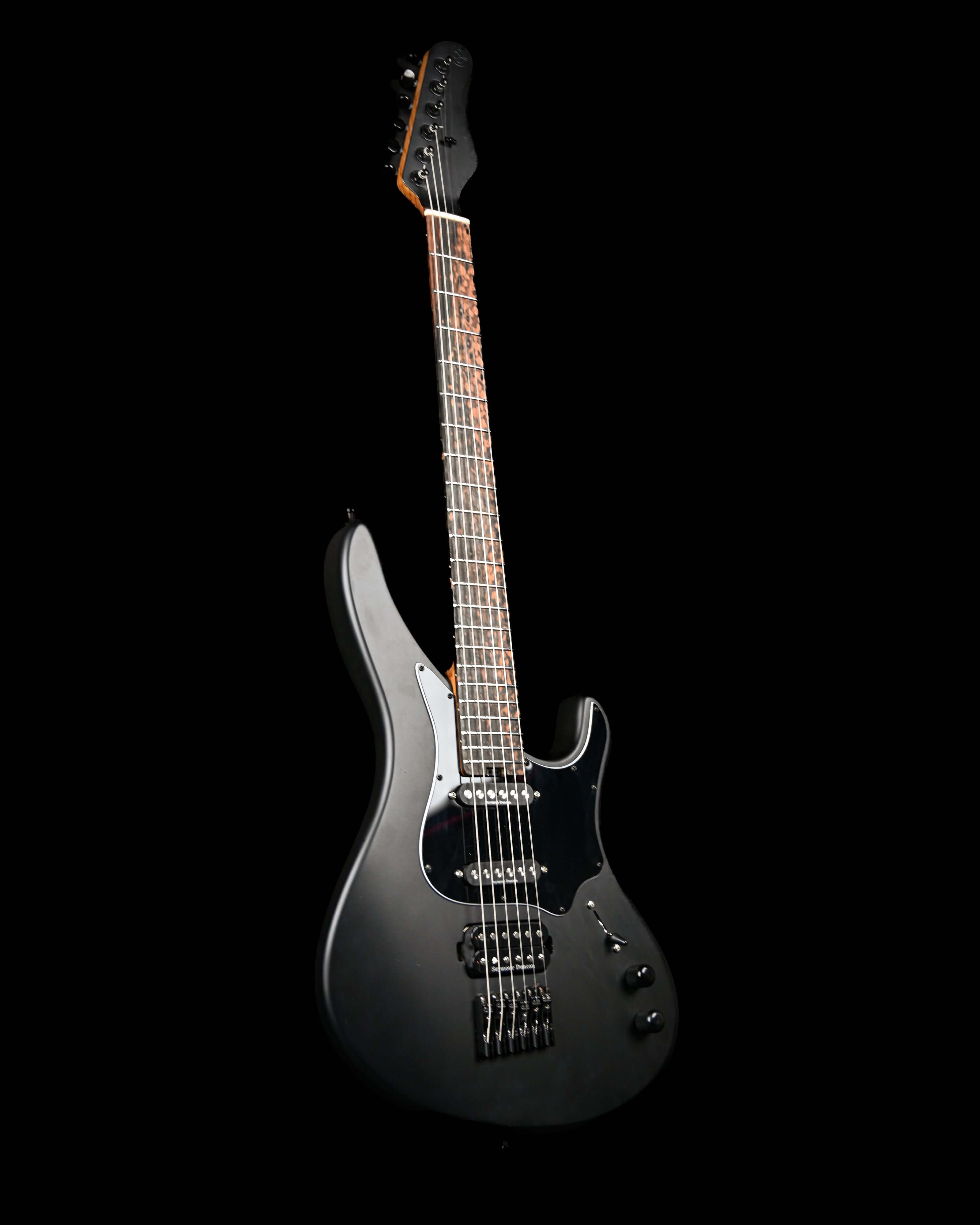 Sarā 6——Belforti 推出的经典精品电吉他,采用高端定制设计与优质音色木材,带来专业级演奏体验。