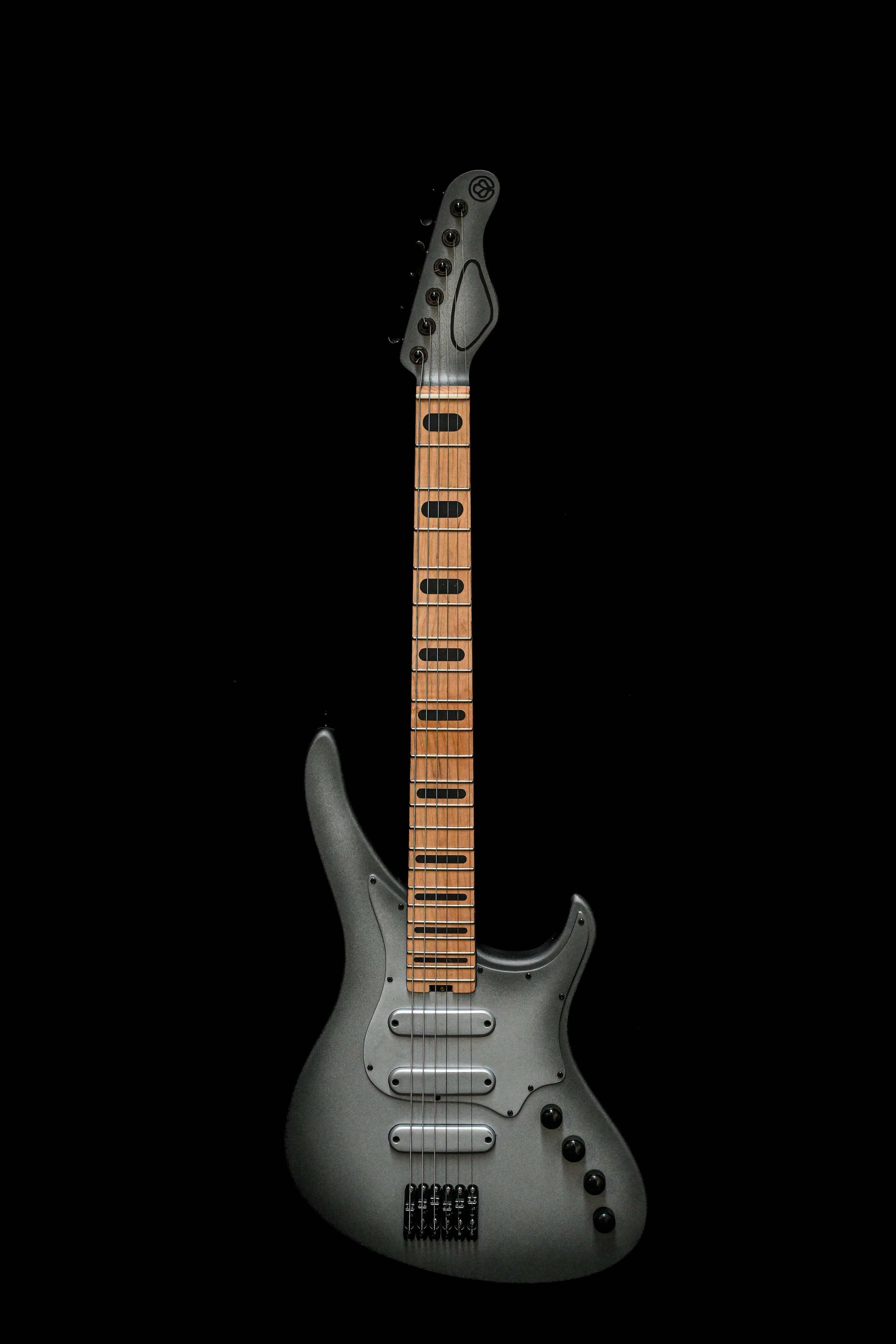 Sarā 6 - Essential custom electric guitar, black finish, full view