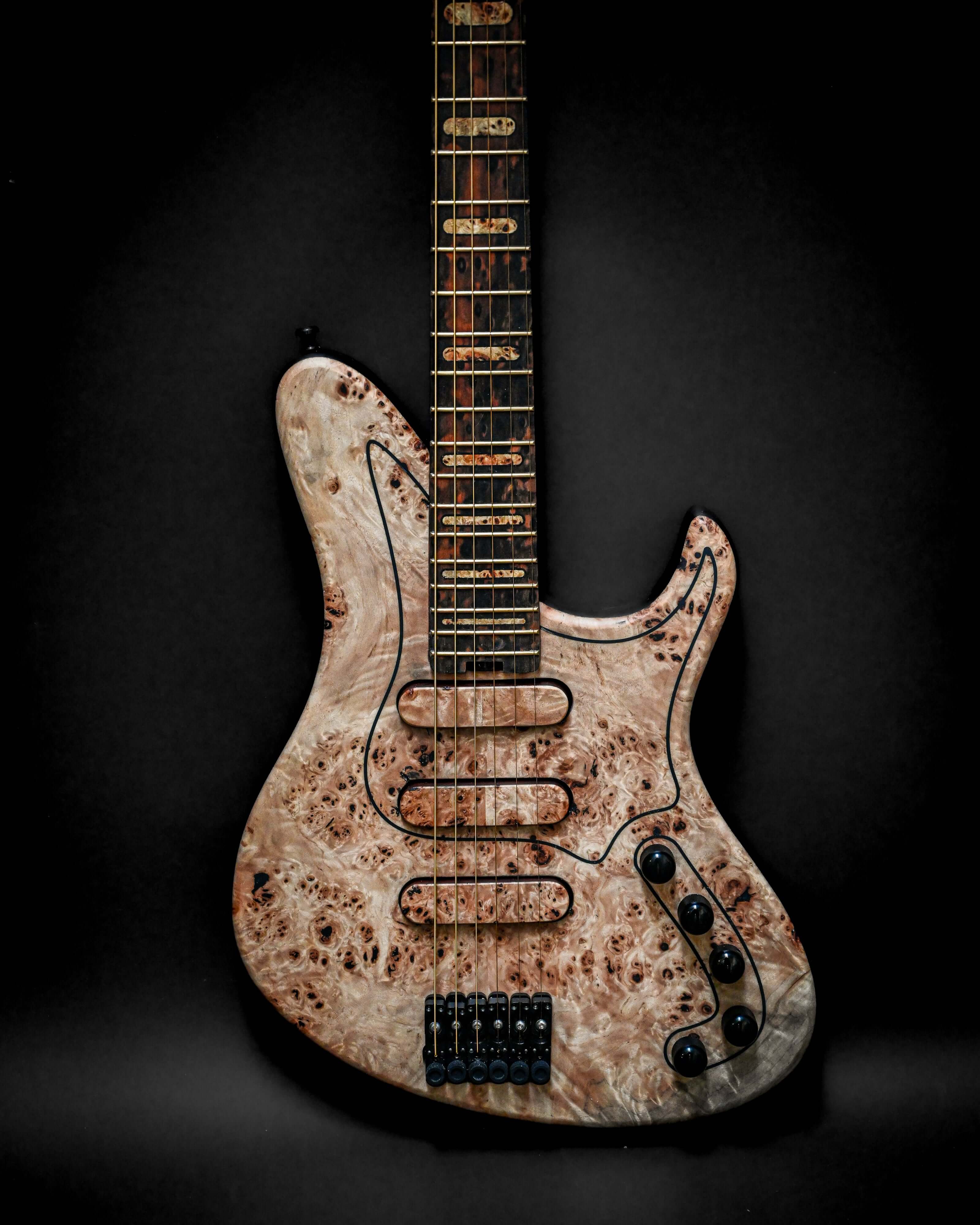 Sarā 6HL SC - Masterbuilt boutique electric guitar by Belforti, showcasing custom high-end design and craftsmanship