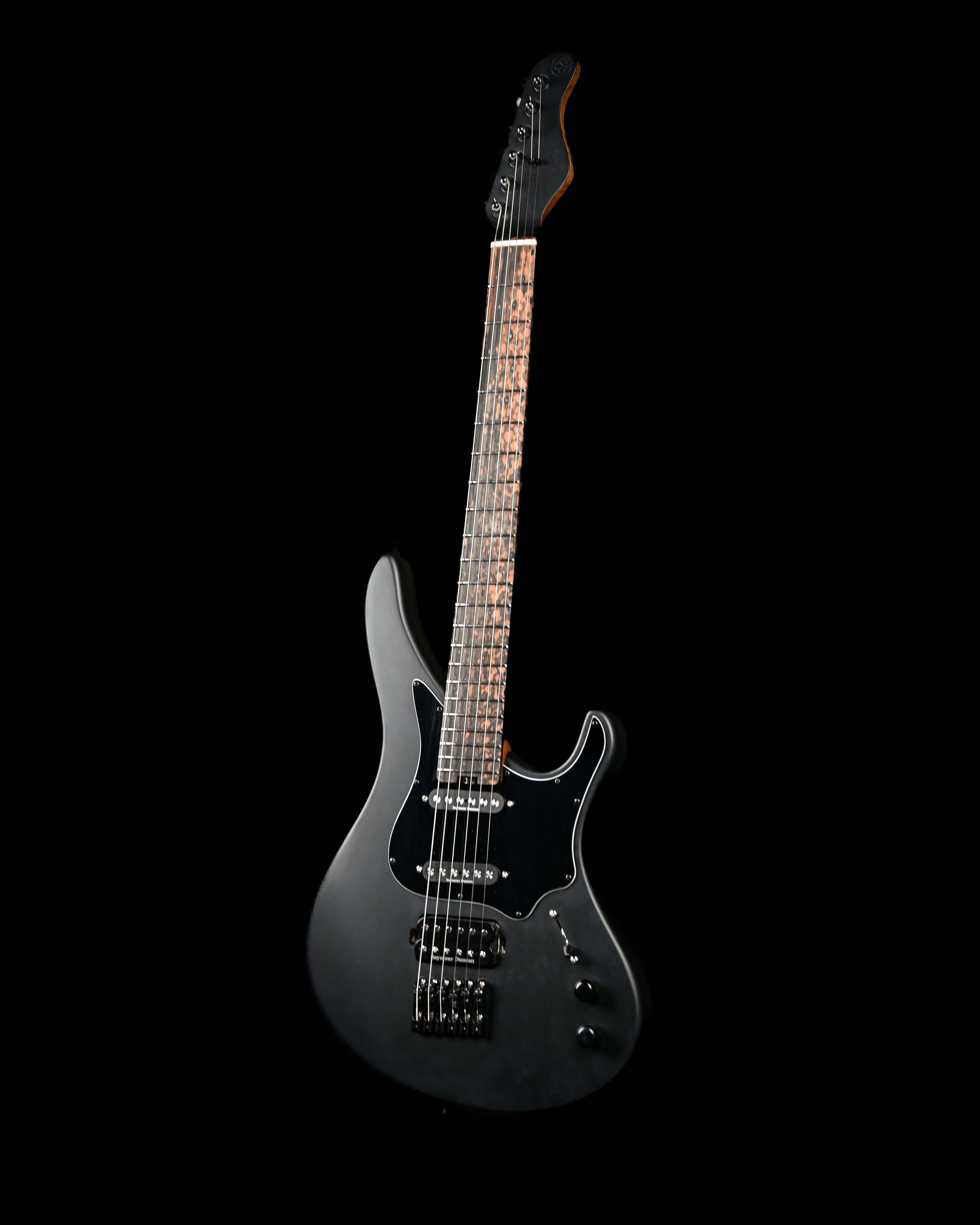 Belforti 出品的顶级精品电吉他 Sarā 6 - Essential,这是一款设计时尚、工艺精湛的高端定制吉他。