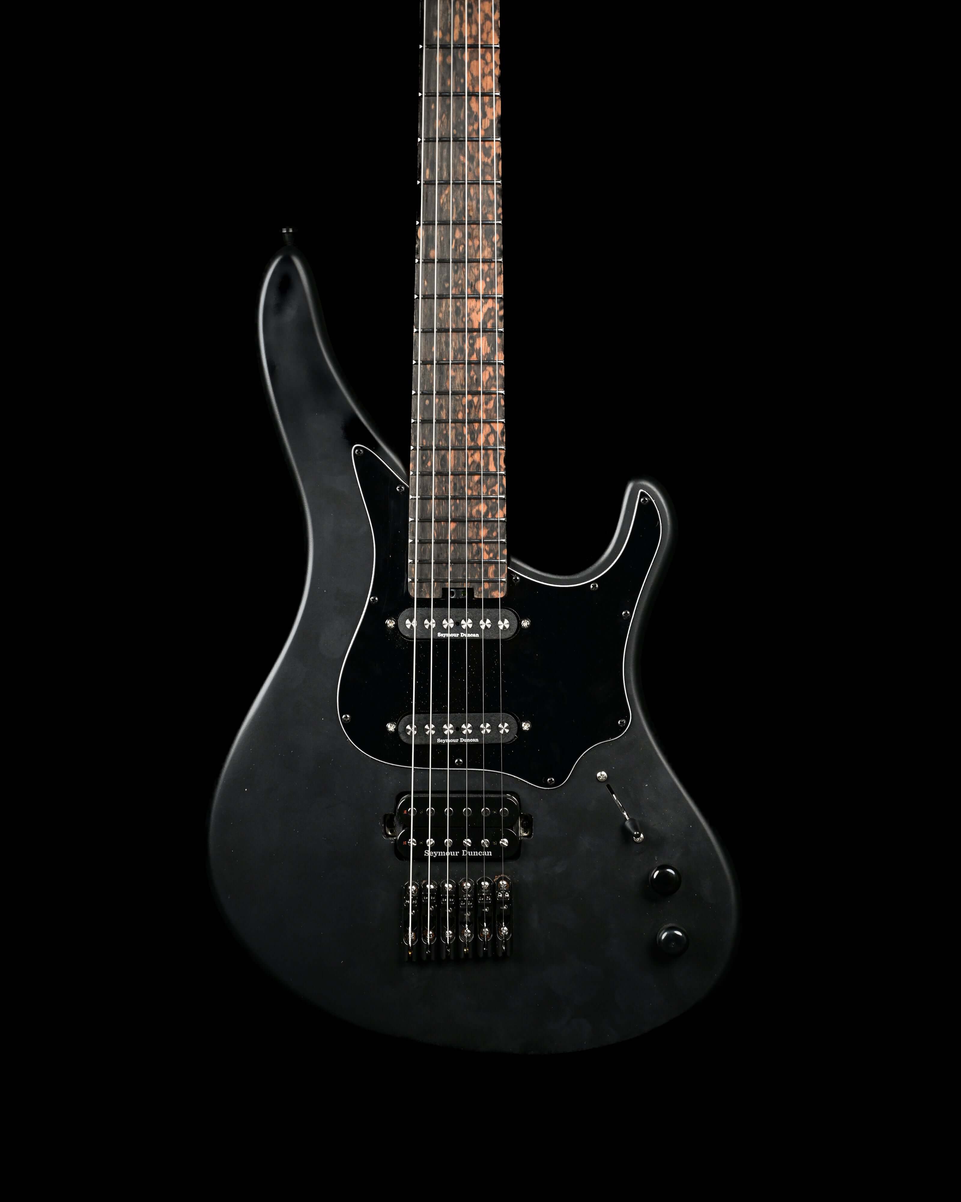 Sarā 6 - Essential by Belforti,一款采用精选音色木材和可靠硬件的高端定制精品电吉他。