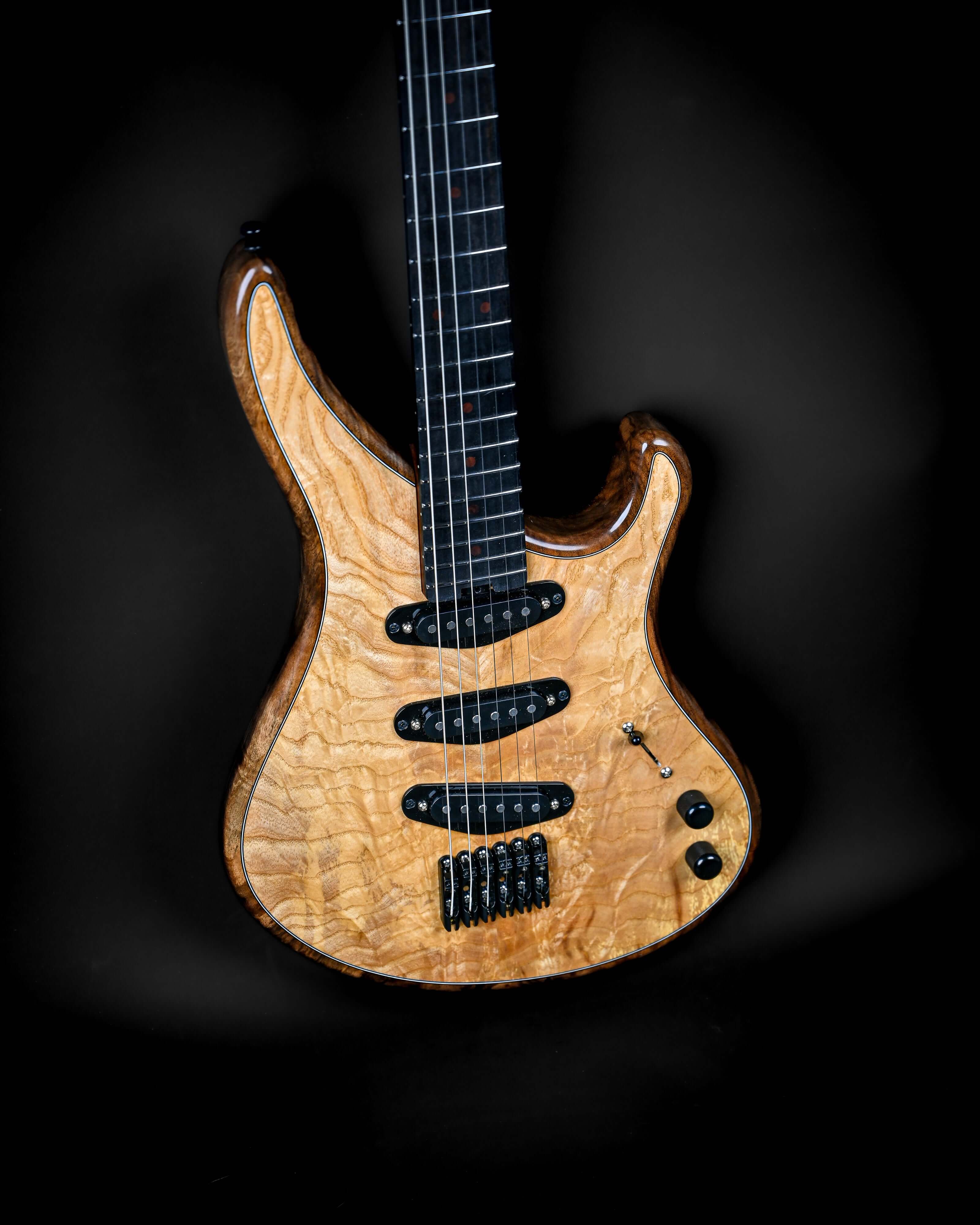 Sarā 6——Belforti 推出的标志性精品电吉他,彰显了卓越的工艺与高端定制吉他设计。