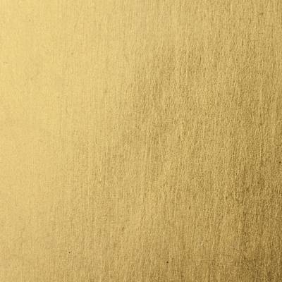 Primer plano de una superficie dorada texturizada con un brillo sutil.
