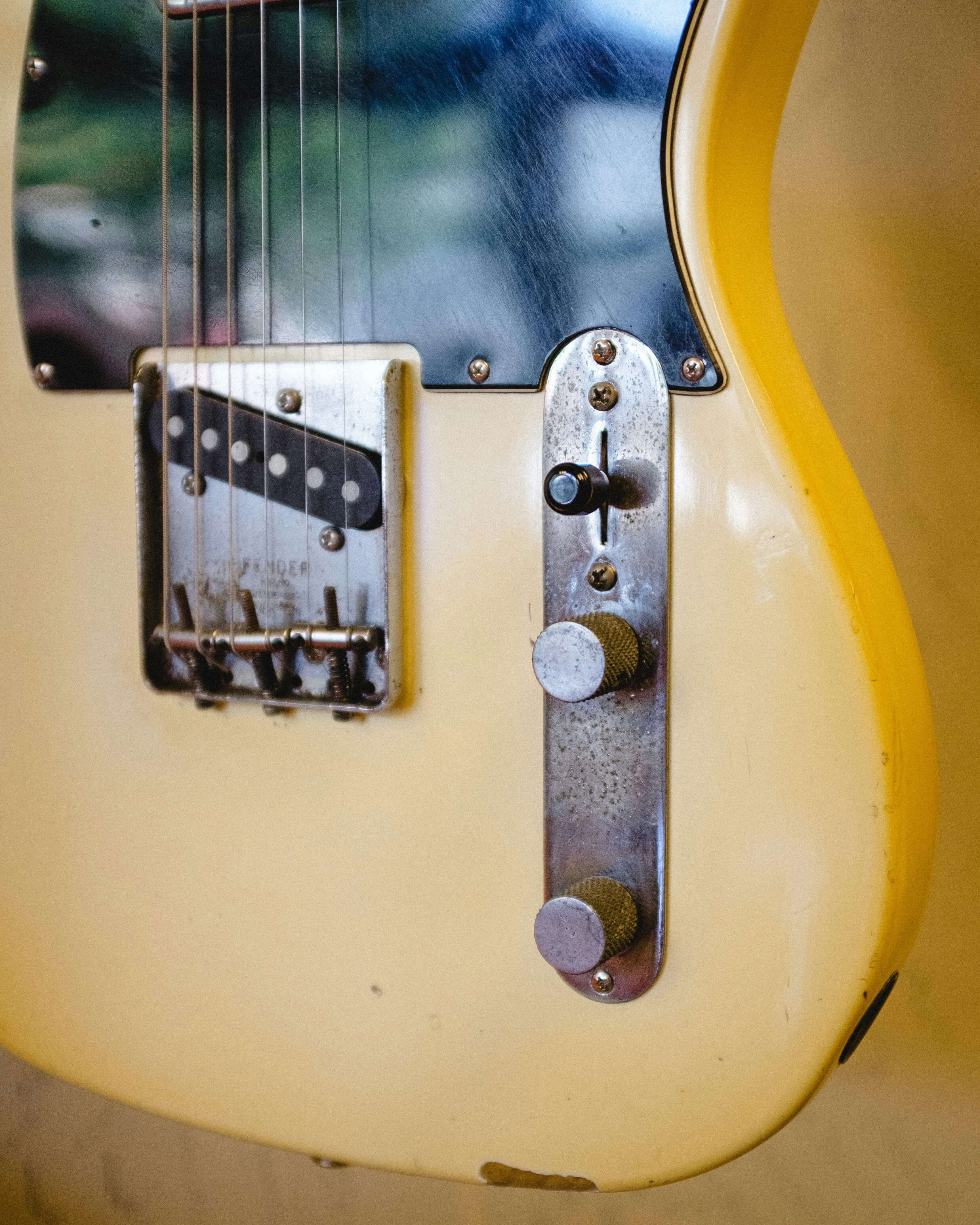 Un corps de Telecaster usé avec de la rouille légère sur l'accastillage