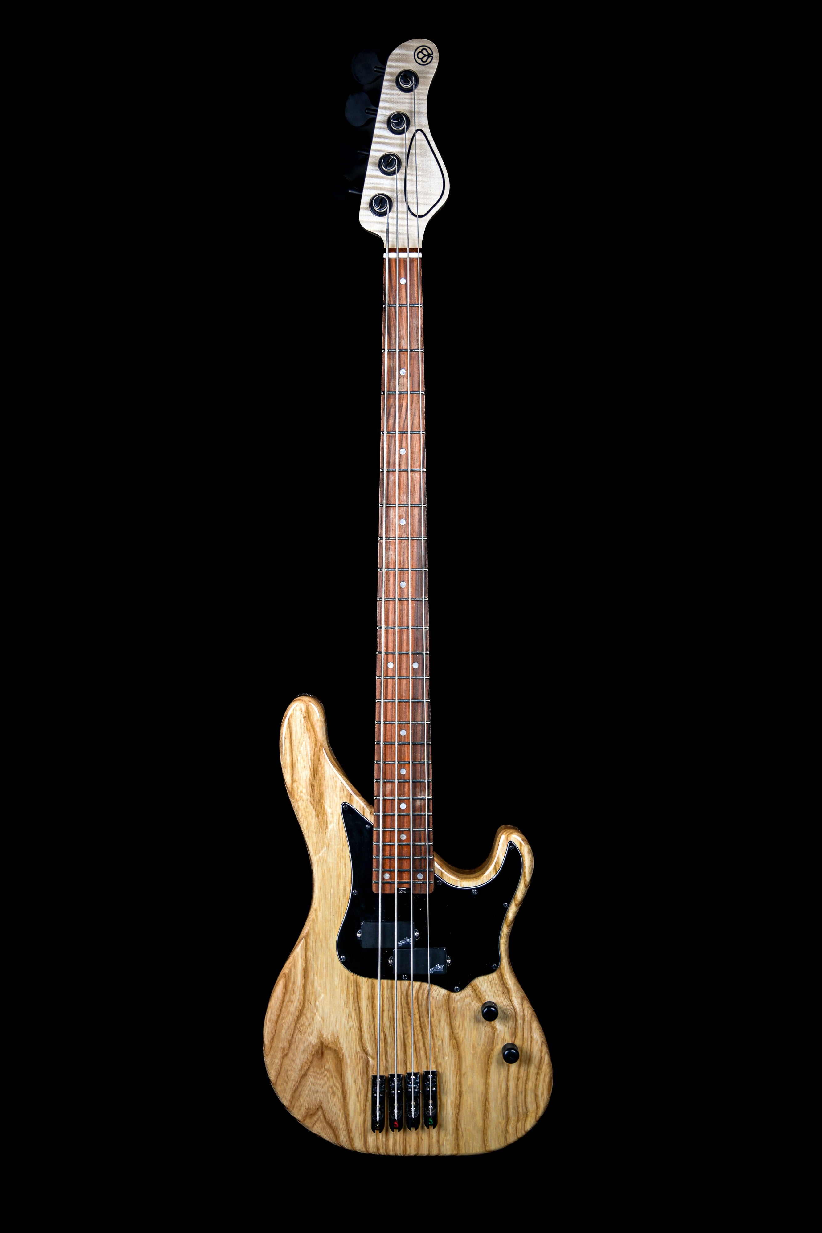 Vēa 4 - Essential bass guitar by Belforti, custom boutique high-end luxury instrument emphasizing simplicity and quality.
