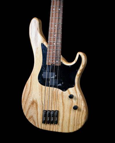 Vēa 4 - Essential bass guitar by Belforti, custom boutique luxury high-end design, showcasing natural tonewood finish and reliable hardware.