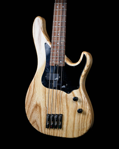 Vēa 4 - Essential bass guitar by Belforti, a custom boutique high-end luxury instrument featuring quality tonewoods and hardware.
