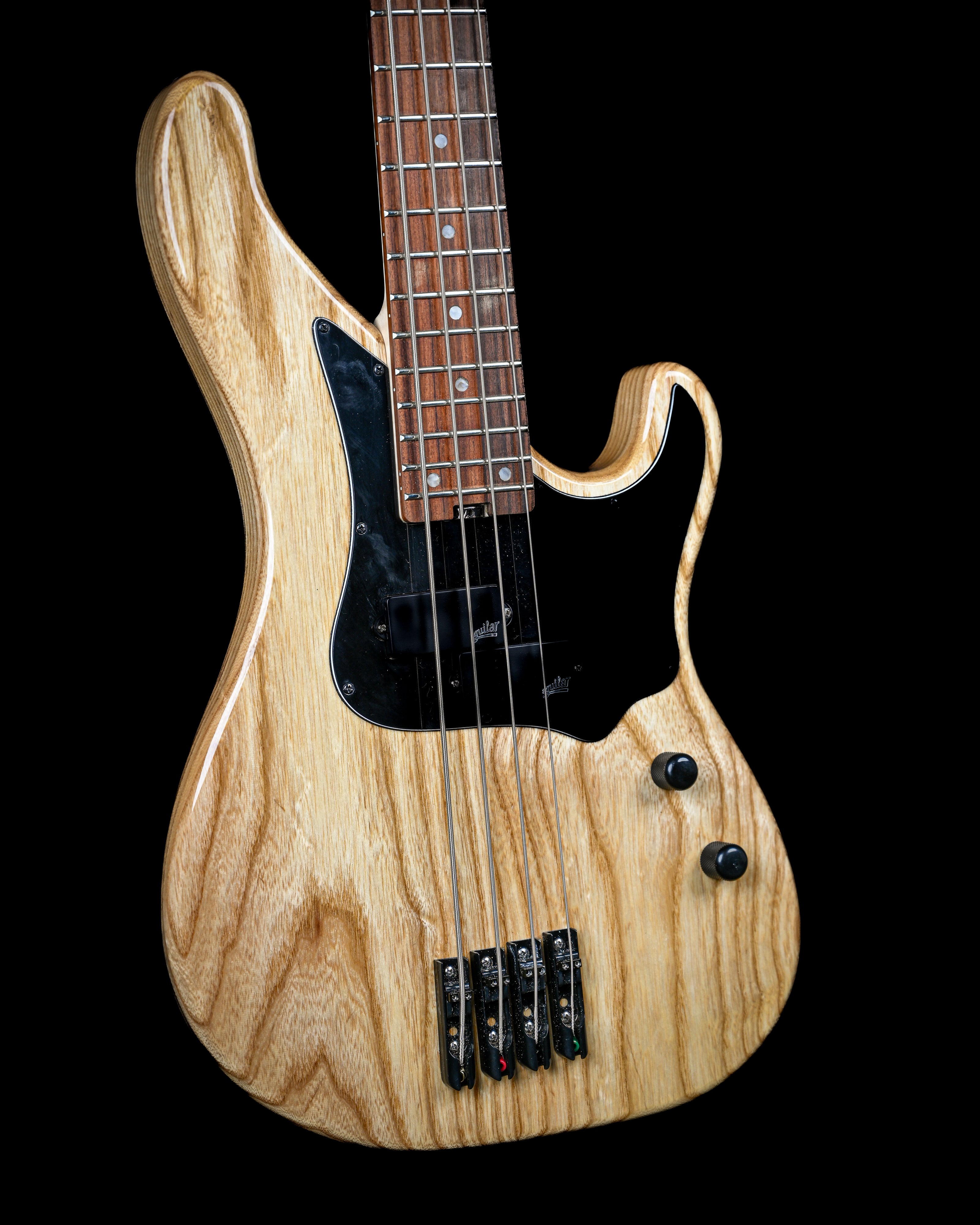 Vēa 4 - Essential bass guitar by Belforti, high end custom boutique luxury instrument