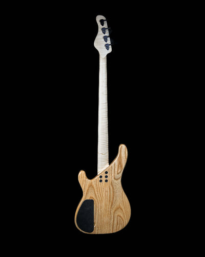 Vēa 4 - Essential bass guitar by Belforti, custom boutique high-end luxury instrument with selected tonewoods and reliable hardware.