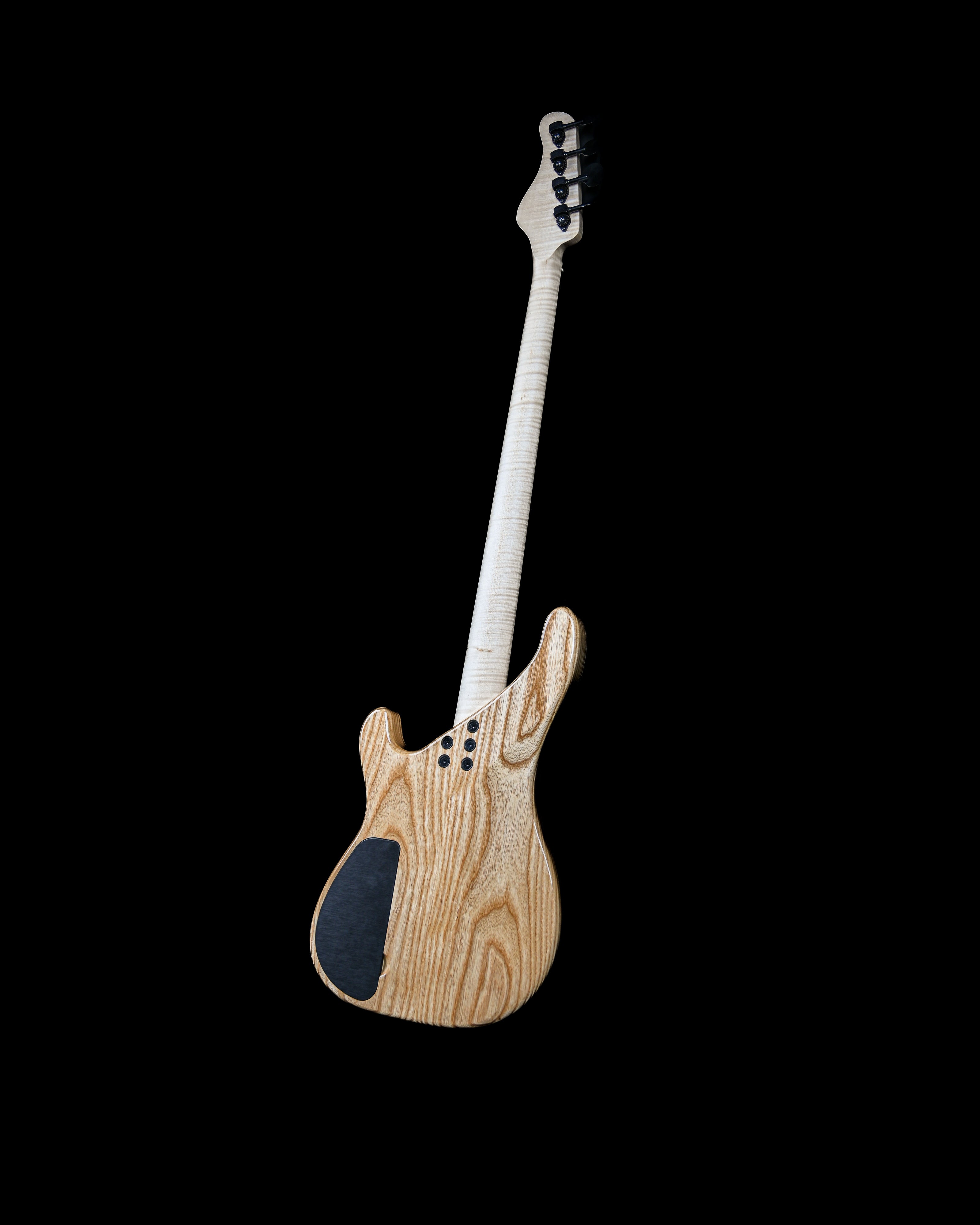Vēa 4 - Essential bass guitar by Belforti, custom boutique high-end instrument with luxury tonewoods and impeccable design.