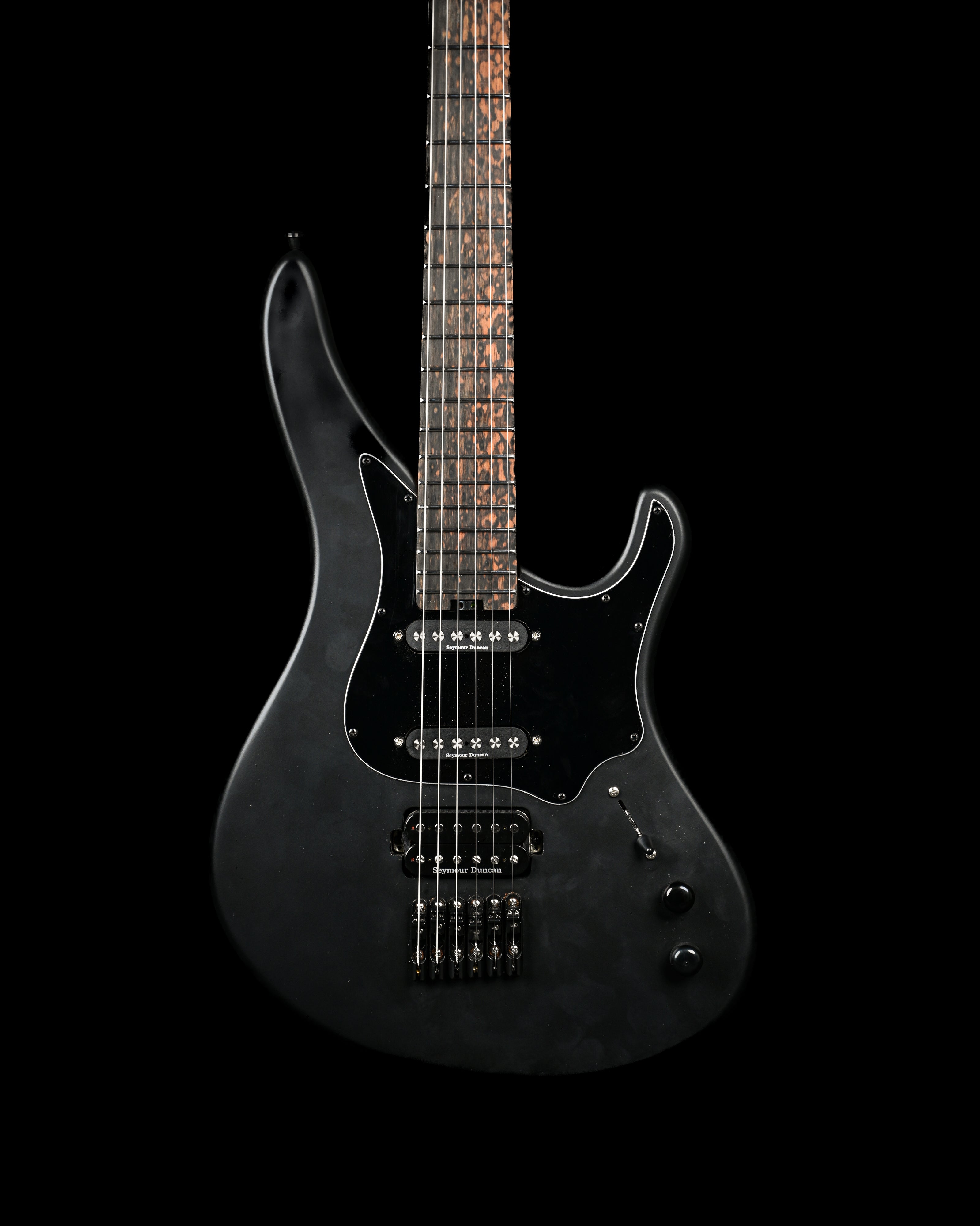 Sarā 6 - Essential by Belforti, high-end custom boutique electric guitar featuring selected tonewoods and reliable hardware.