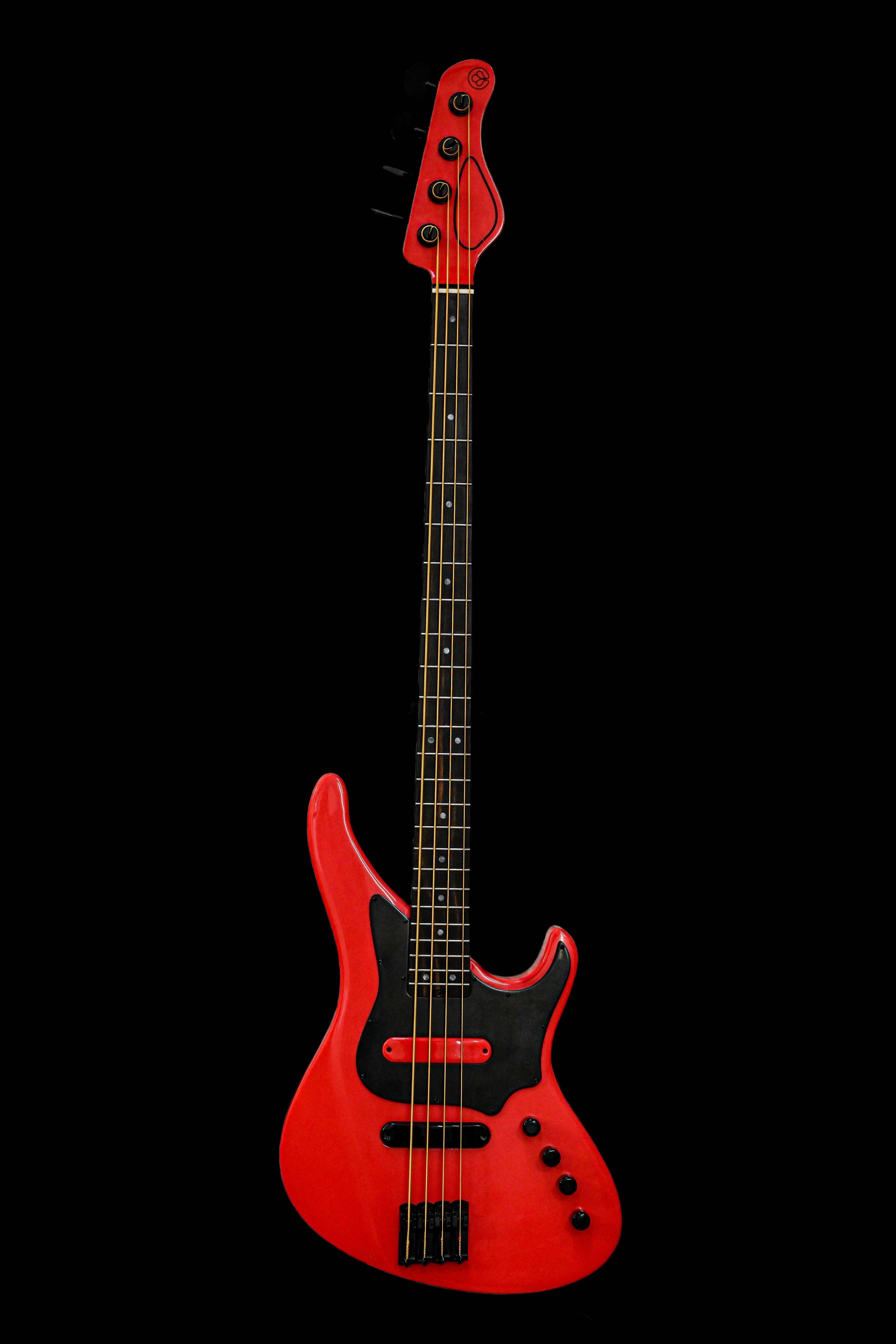 Basse essentielle Belforti Marē 4, mettant en valeur la simplicité et une sonorité de niveau professionnel grâce à des bois de lutherie sélectionnés.