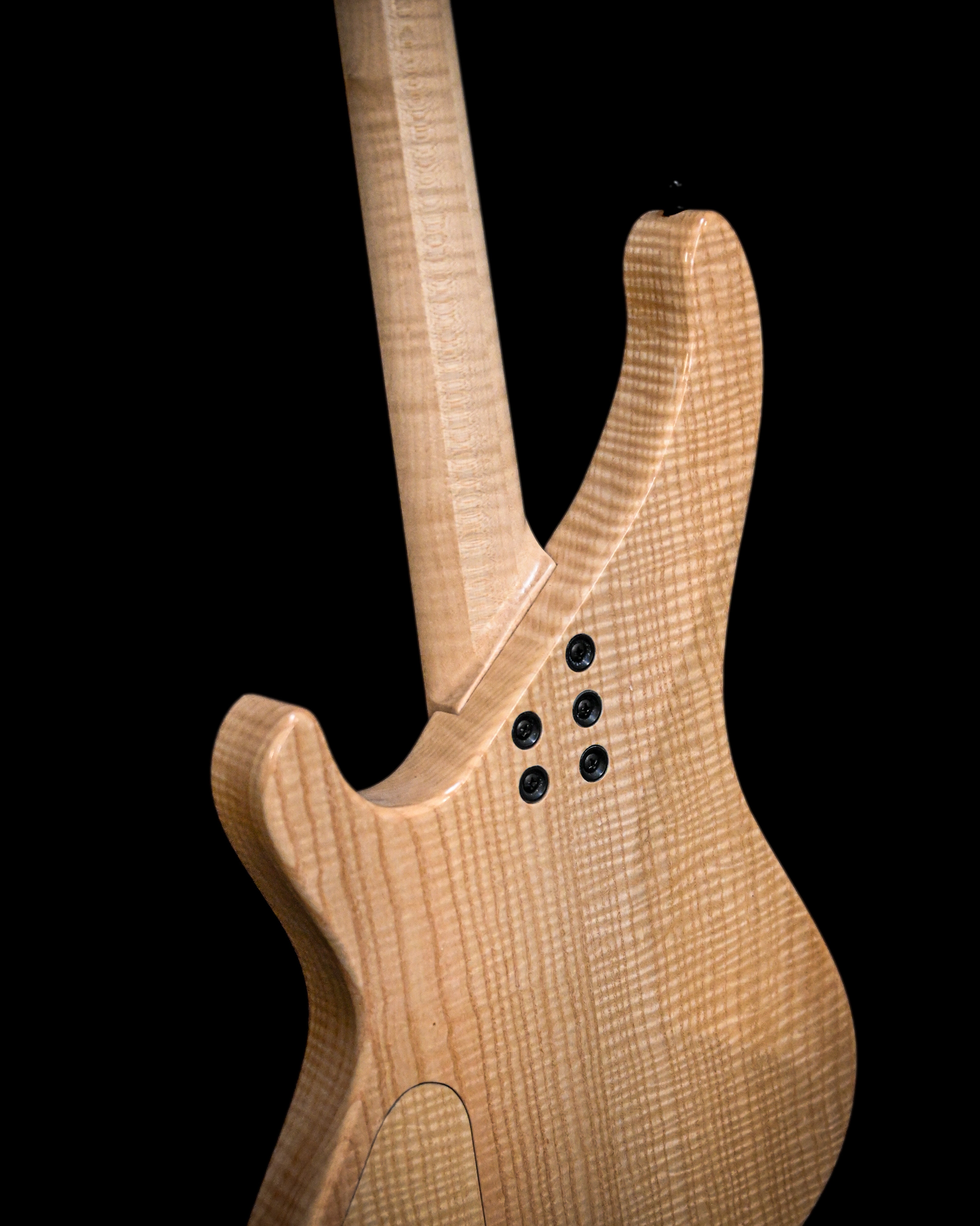 Close view of the no heel design of a Belforti custom bass made in France