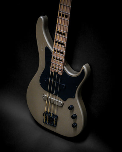 Vēa 4 - Essential bass guitar from Belforti's E-Series, showcasing simple design and professional-grade tone.