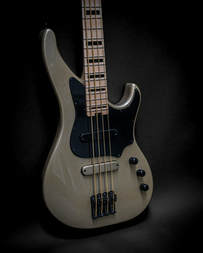 Vēa 4 - Essential bass guitar from Belforti's E-Series, showcasing professional-grade tone and playability in a sleek design.