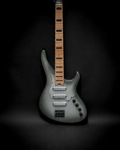 Sarā 6 - Essential custom electric guitar from Belforti, showcasing the simplicity and functionality of the Essential Series design.