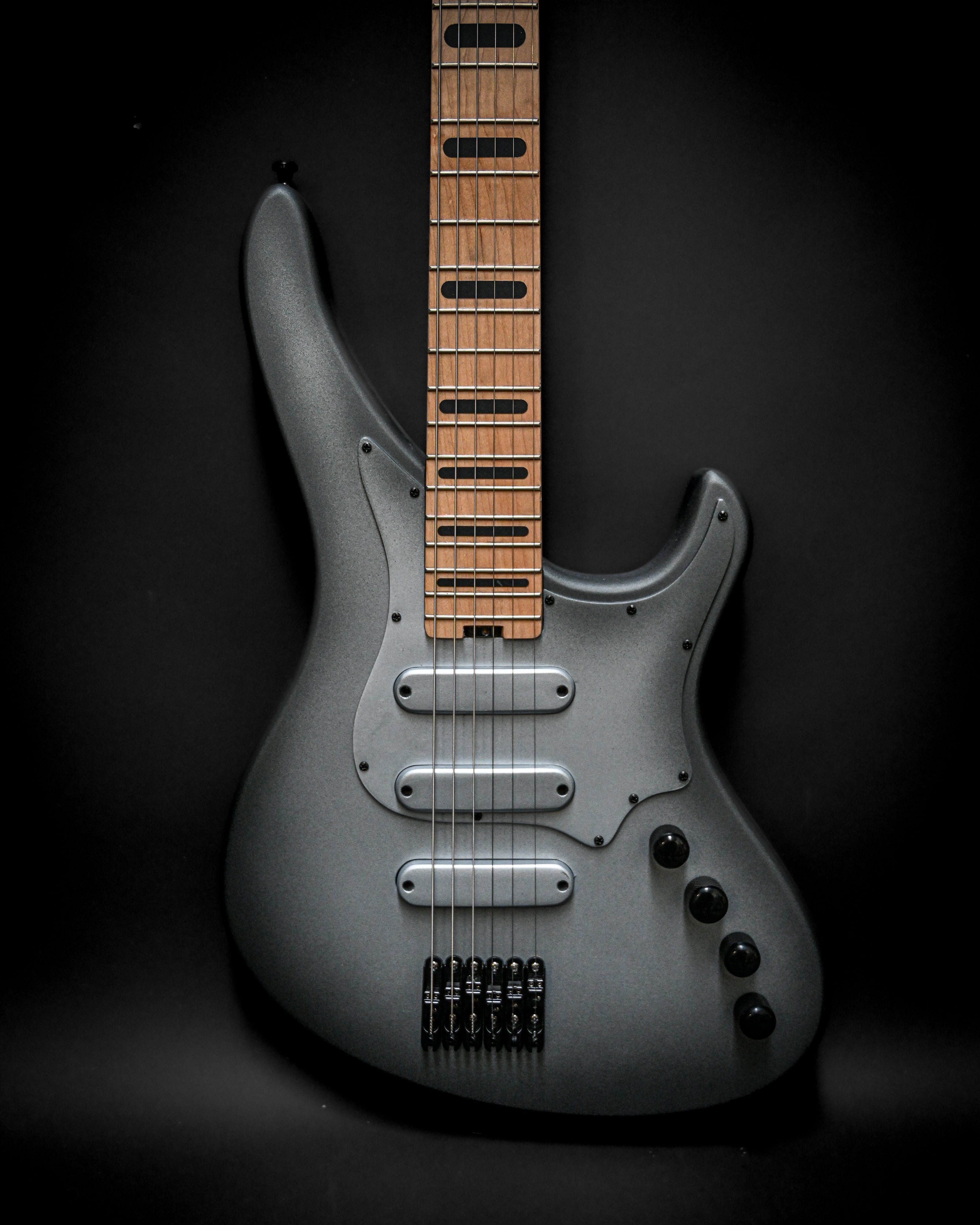 Custom electric guitar Sarā 6 - Essential from Belforti's Essential Series on display, highlighting simplicity and professional-grade quality.