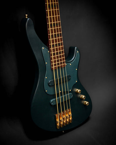 Belforti Marē 5 - Essential bass guitar from the Essential Series, featuring selected tonewoods and reliable hardware.