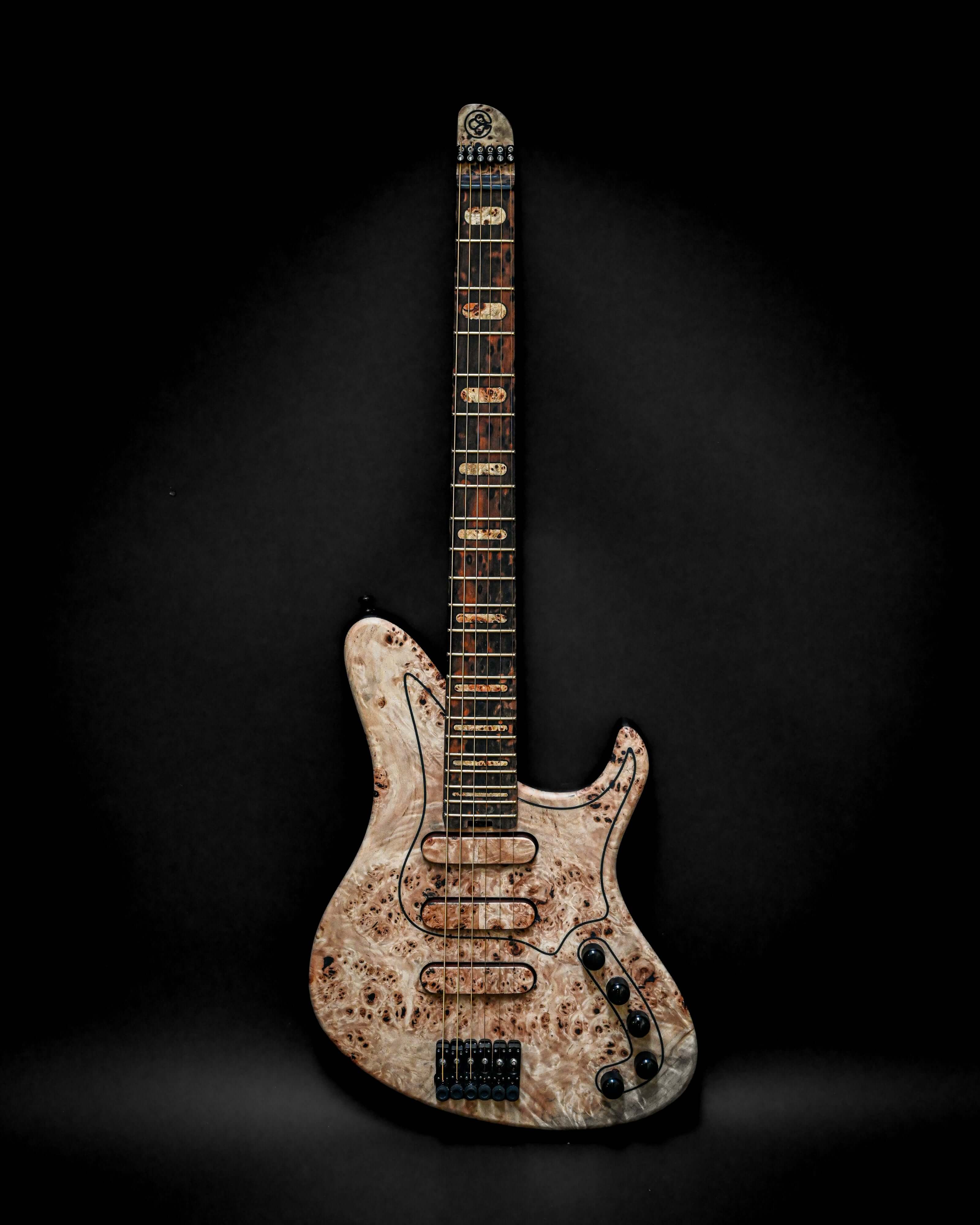 Sarā 6HL SC - Masterbuilt、Belforti製カスタム・ブティック・エレキギター。洗練された演奏のためのハイエンド・ギター。