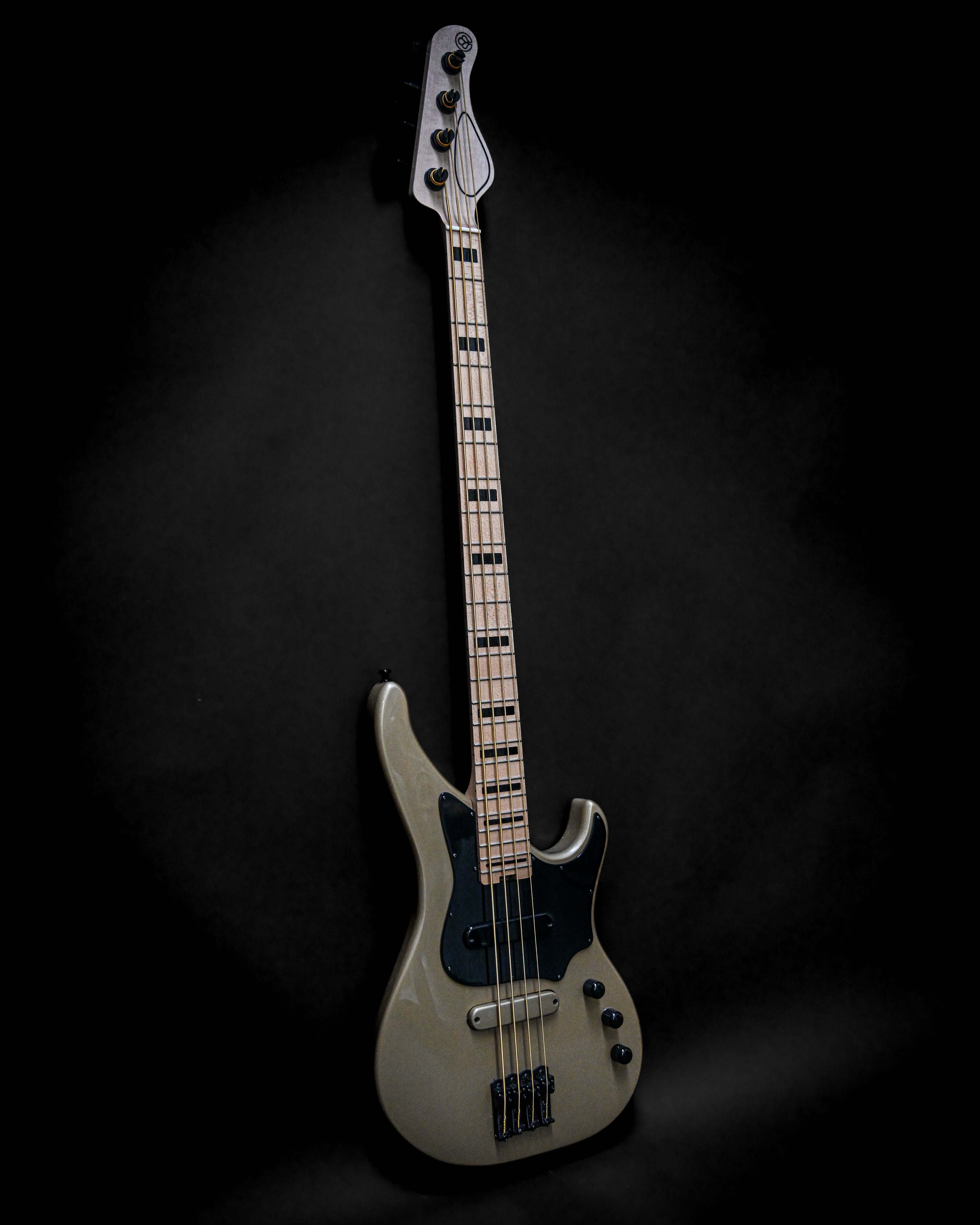 Vēa 4 - Essential bass guitar by Belforti featuring sleek design and professional-grade tone with selected tonewoods and reliable hardware.