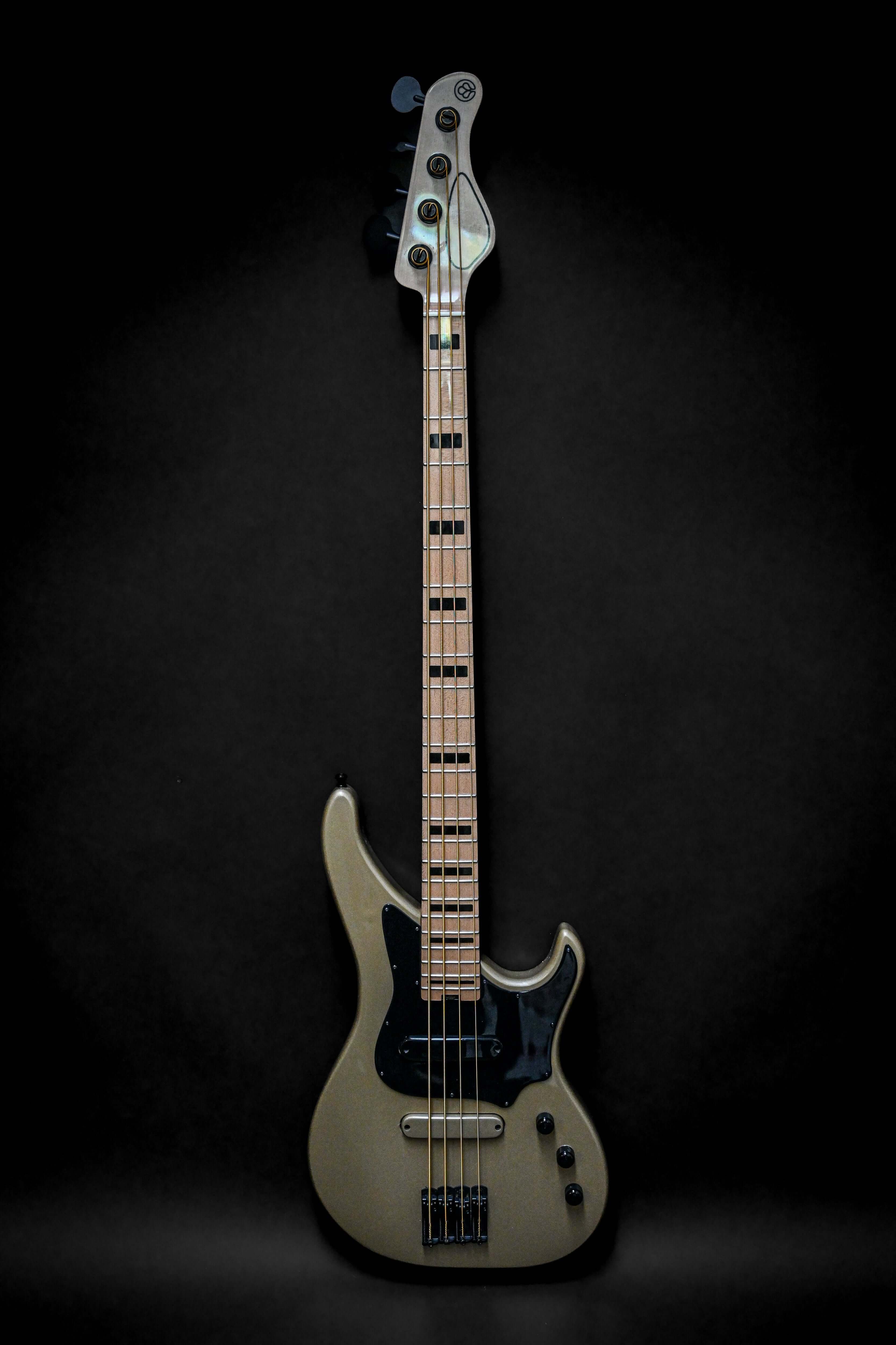 Vēa 4 - Essential bass guitar by Belforti, showcasing simplicity and functionality with professional-grade tone and playability.