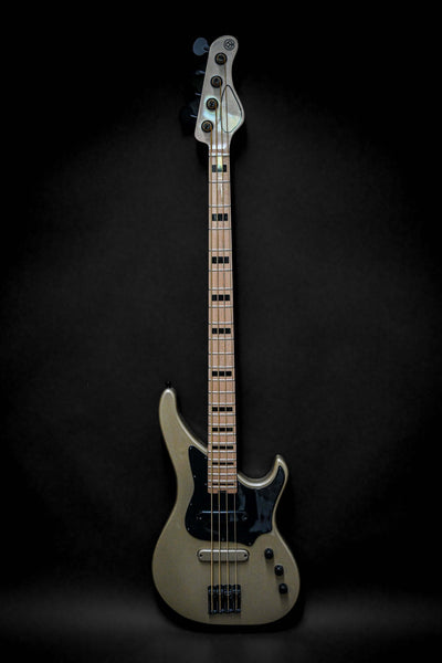 Vēa 4 - Essential bass guitar by Belforti, showcasing simplicity and functionality with professional-grade tone and playability.