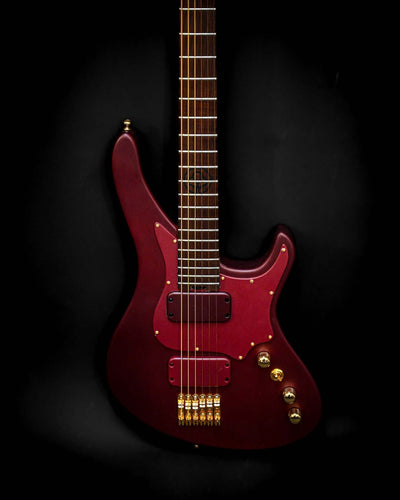 Sarā 6 - Essential bass guitar by Belforti, featuring rich tone and high-quality hardware in the Essential Series.