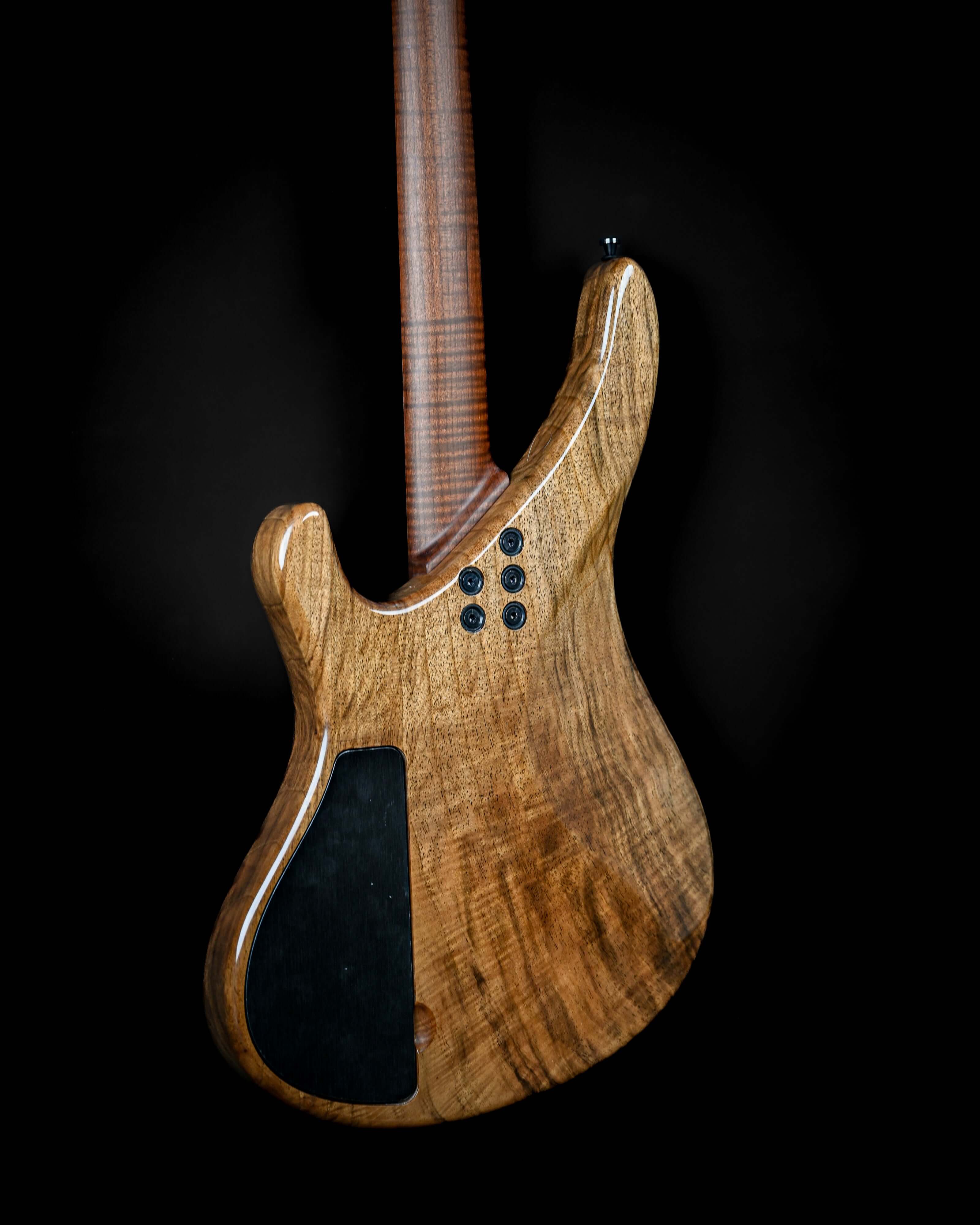 Sarā 6 - Belforti Signature 系列，一款彰显高端工艺与非凡音色深度的定制精品电吉他。