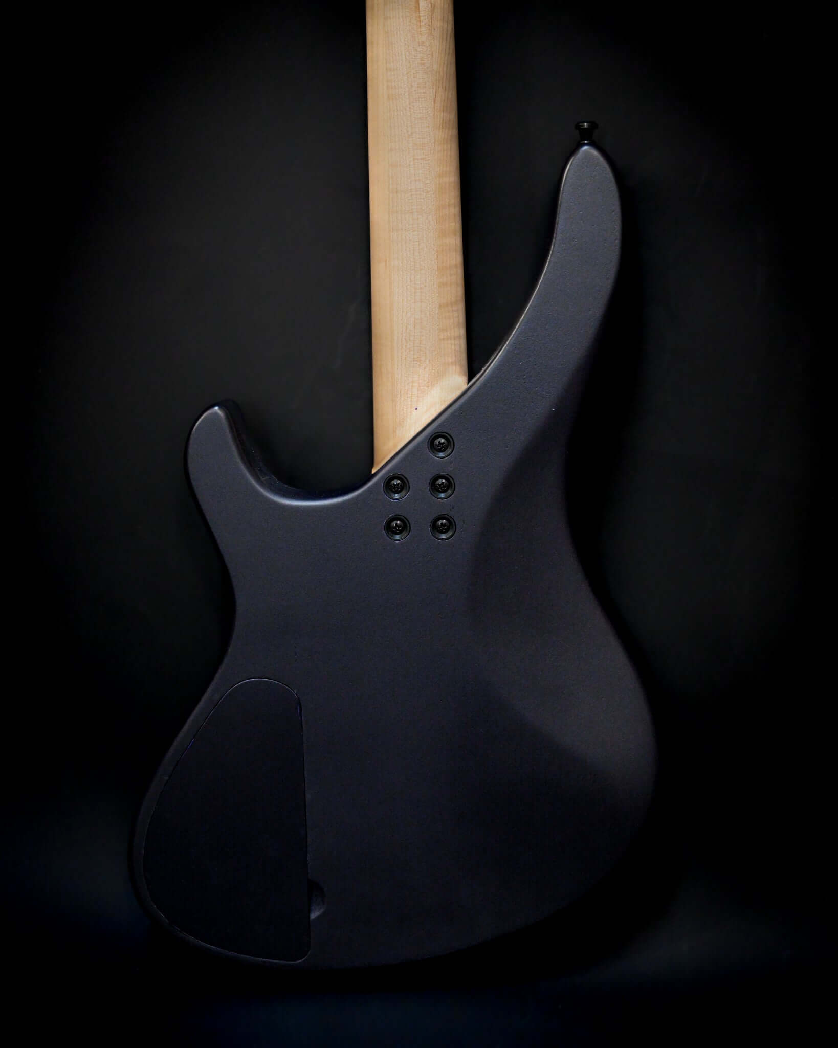 Rear view of Belforti Sarā 6 - Essential bass guitar showcasing elegant design and selected tonewoods.