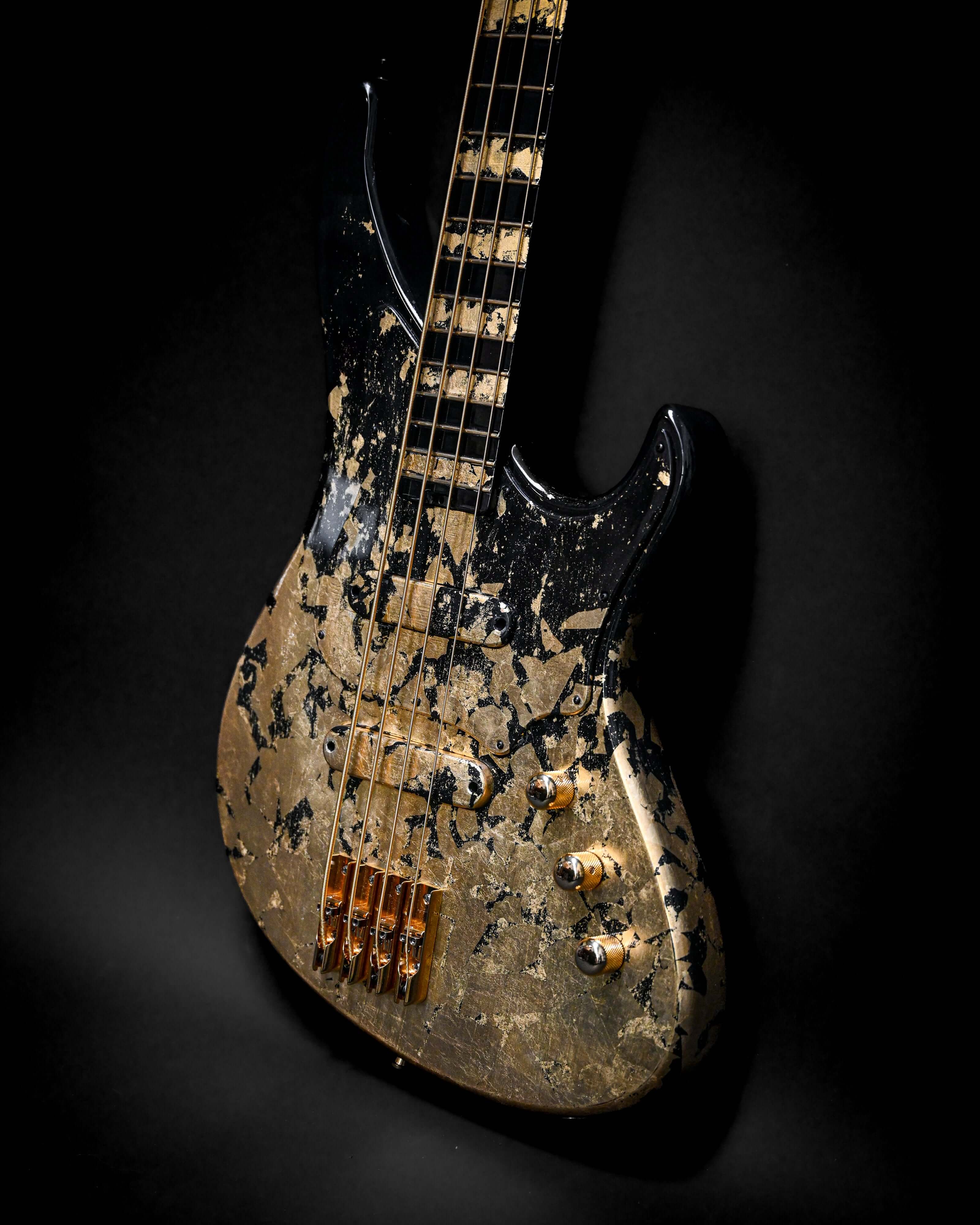 Marē 4 - Essential by Belforti, luxury custom boutique bass guitar, high-end design with selected tonewoods and reliable hardware.