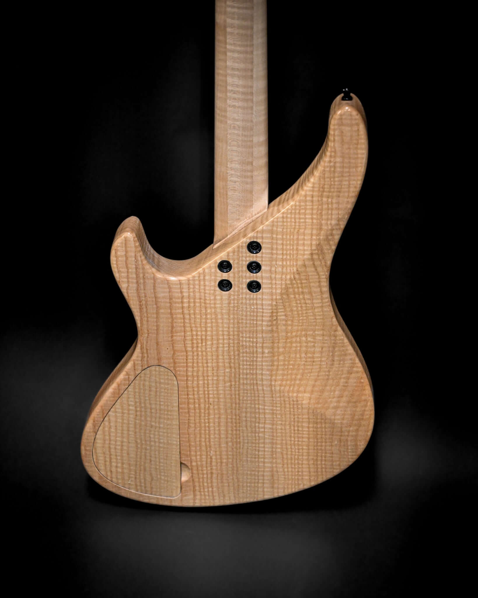 Marē 4 - Signature guitar by Belforti, showcasing advanced craftsmanship with sculpted body in premium wood.