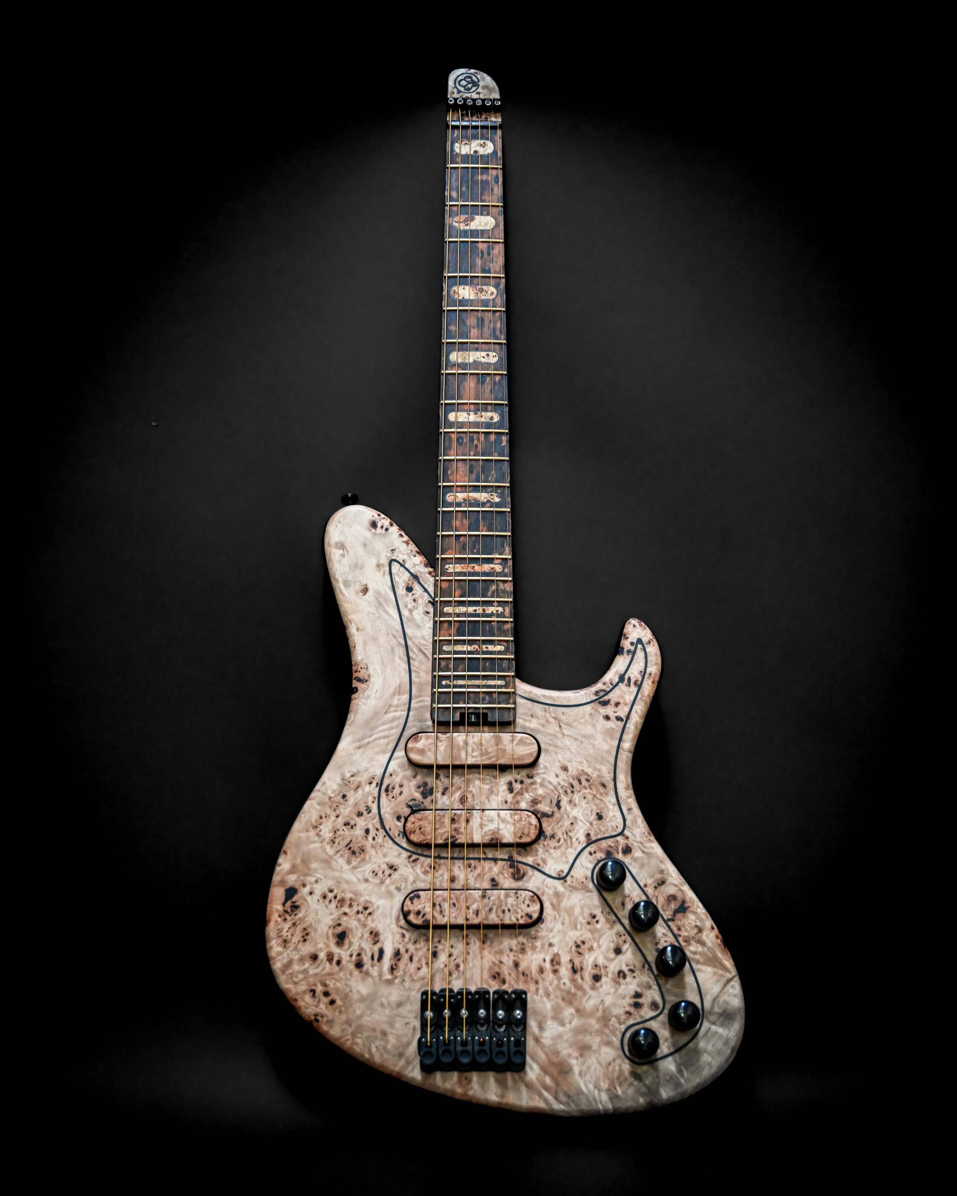 Sarā 6HL SC - Masterbuilt by Belforti, high end custom boutique electric guitar with exquisite tonewoods and bespoke hardware.