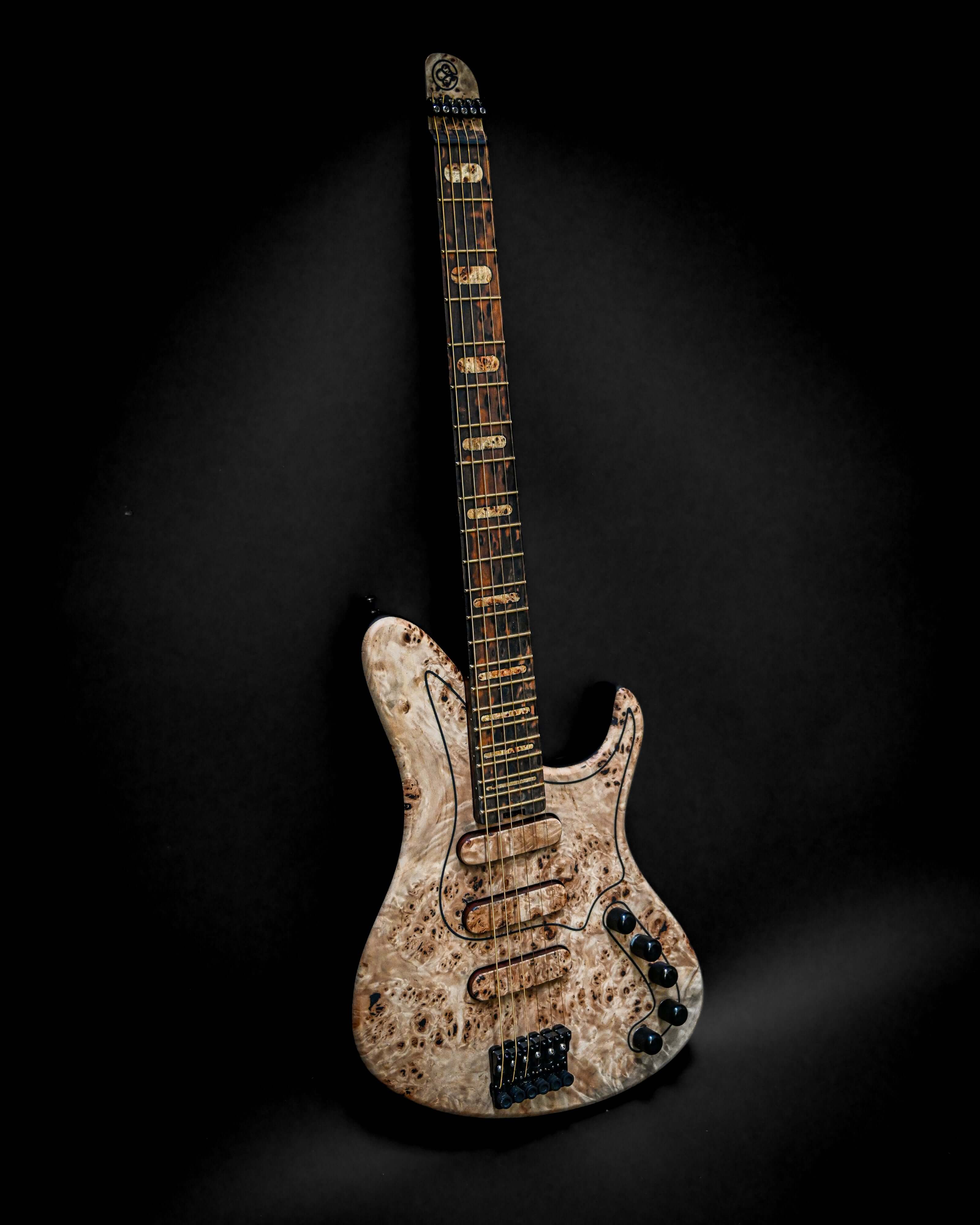 Sarā 6HL SC - Masterbuilt custom boutique electric guitar, a high end Belforti instrument with premium craftsmanship.