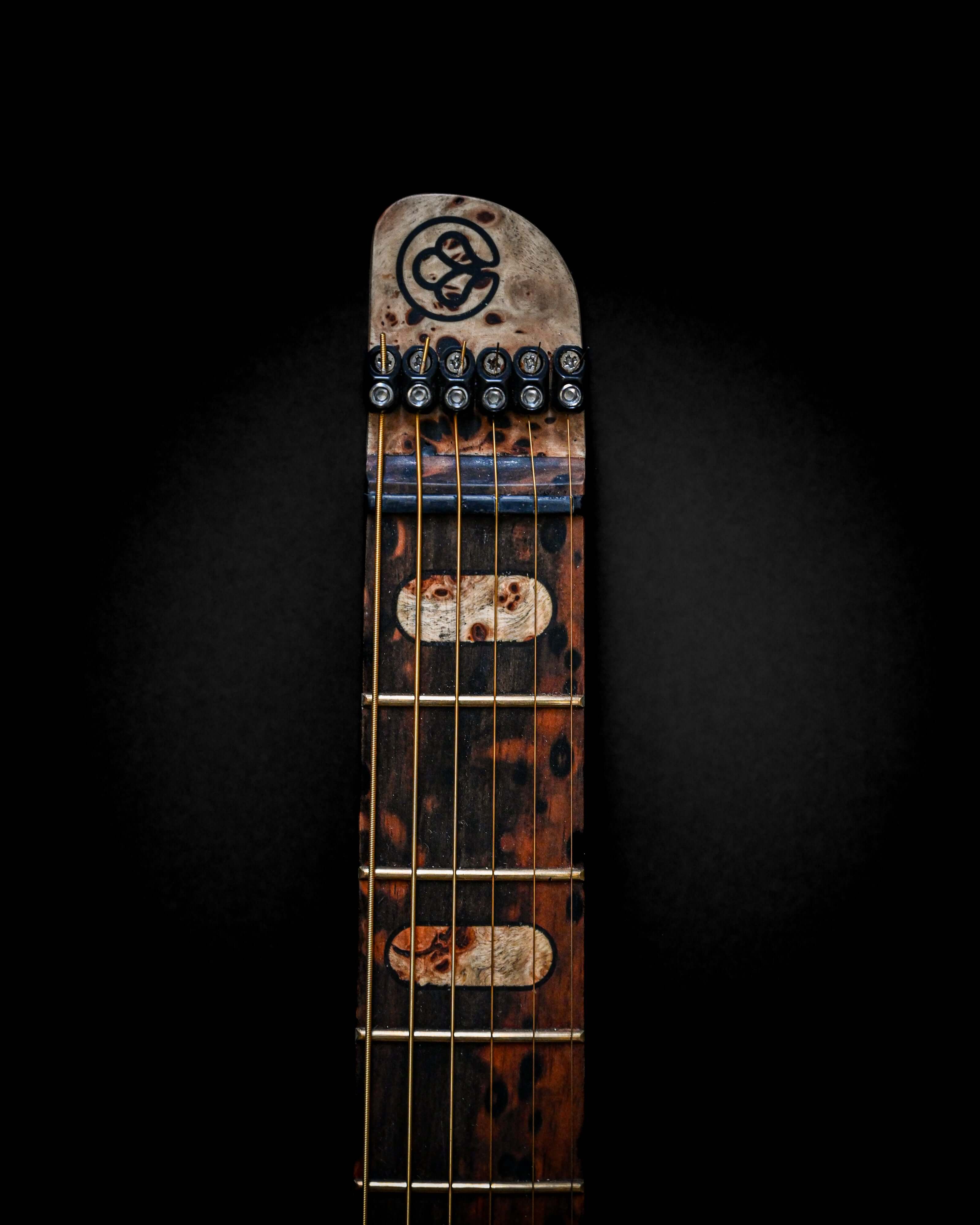 Sarā 6HL SC - Masterbuilt custom boutique electric guitar high end neck by Belforti in focus.