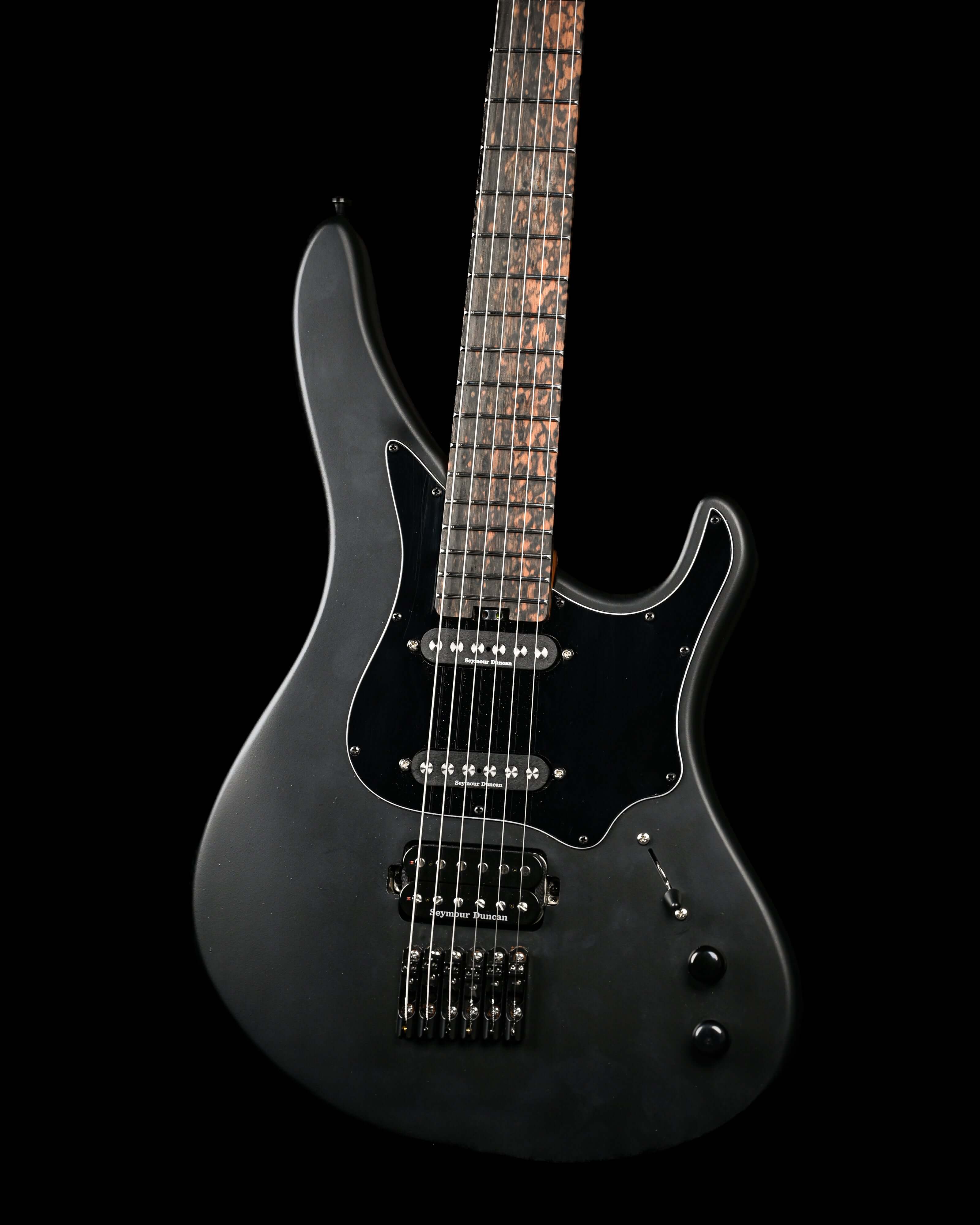 Sarā 6: guitarra eléctrica boutique de Belforti, que destaca por su diseño de alta gama y sus características personalizadas.