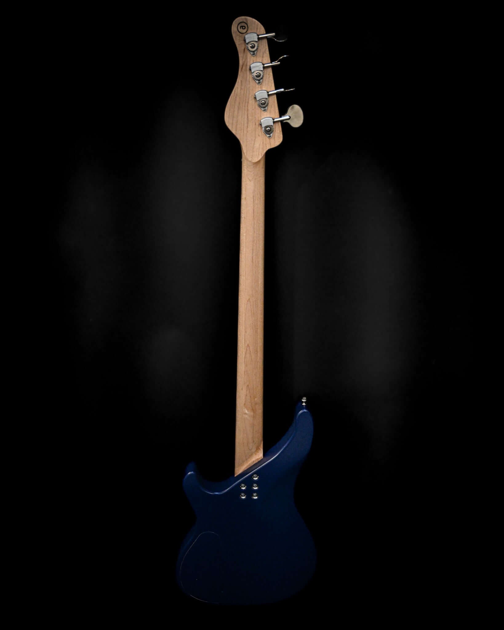 Back view of the Vēa 4 - Essential bass guitar by Belforti, showcasing its elegant and simple design tailored for professional use.