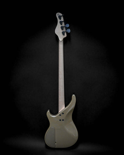 Vēa 4 - Essential bass guitar by Belforti, showcasing its minimalist design and quality tonewoods from the E-Series.