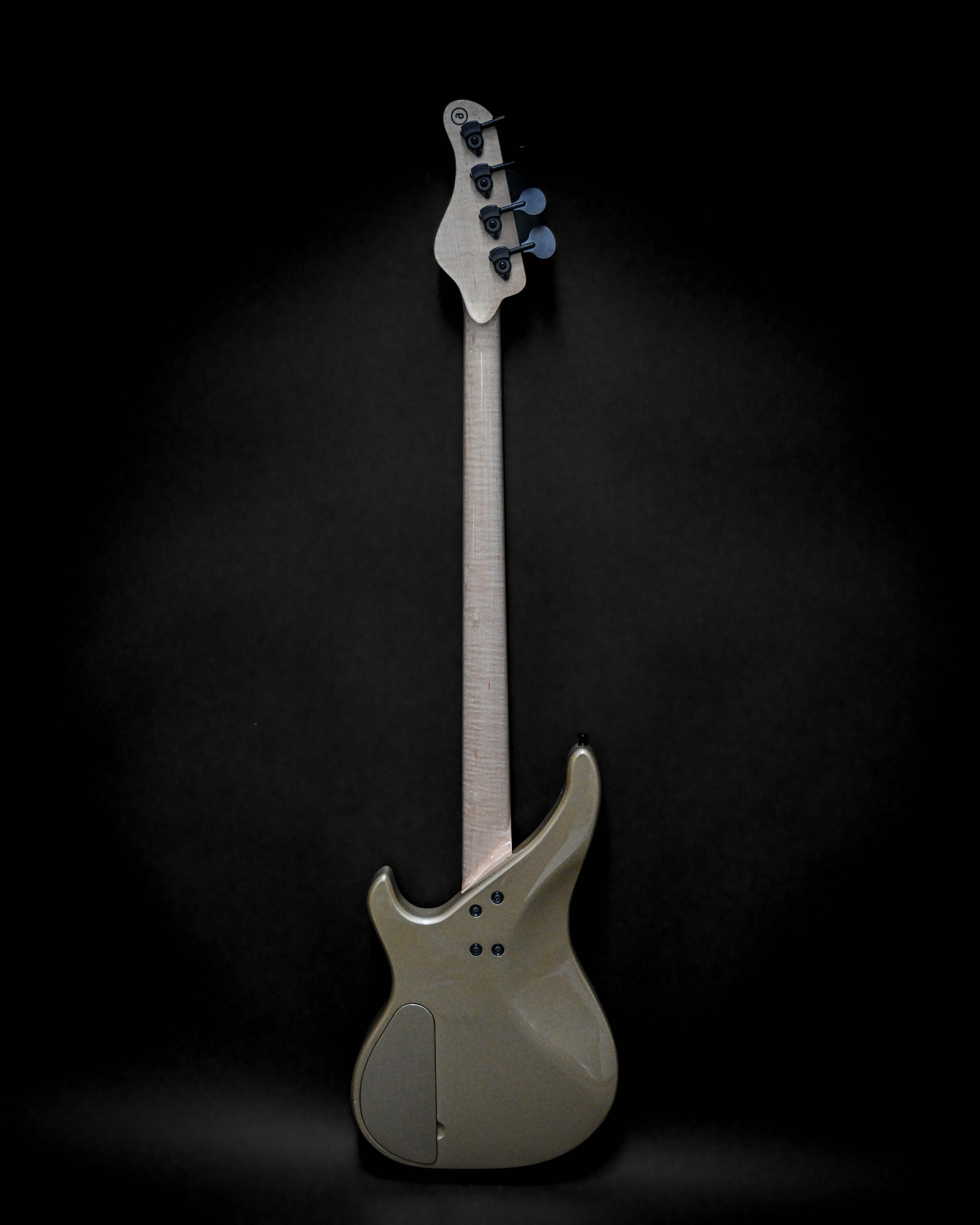 Vēa 4 - Essential bass guitar by Belforti, showcasing its minimalist design and quality tonewoods from the E-Series.